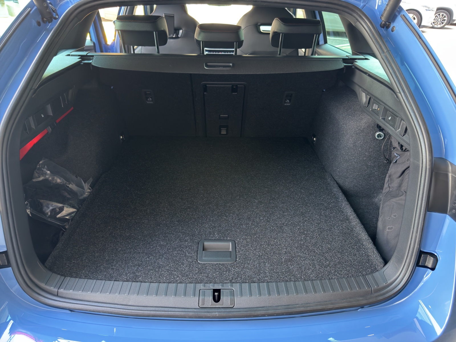 SKODA Octavia Combi 2.0 TSI DSG RS 30 Years Edition-image-18