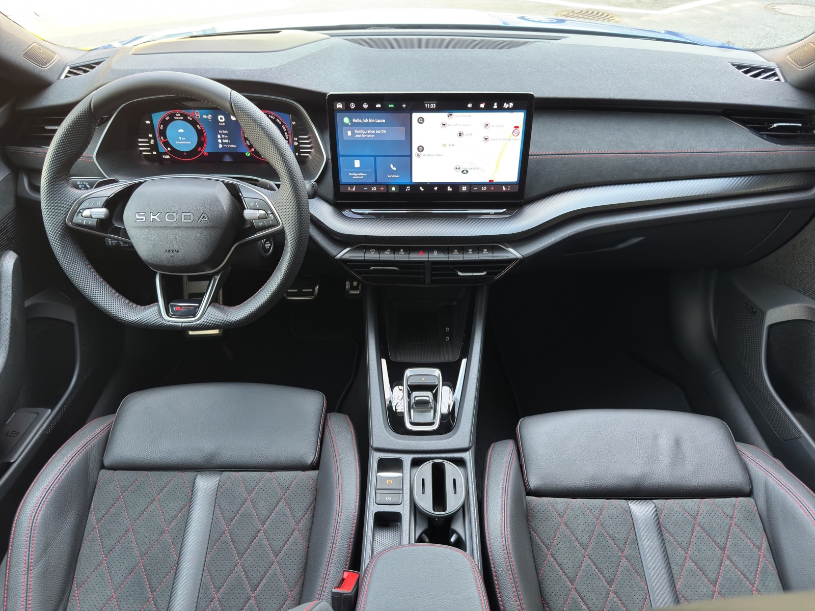SKODA Octavia Combi 2.0 TSI DSG RS 30 Years Edition-image-9