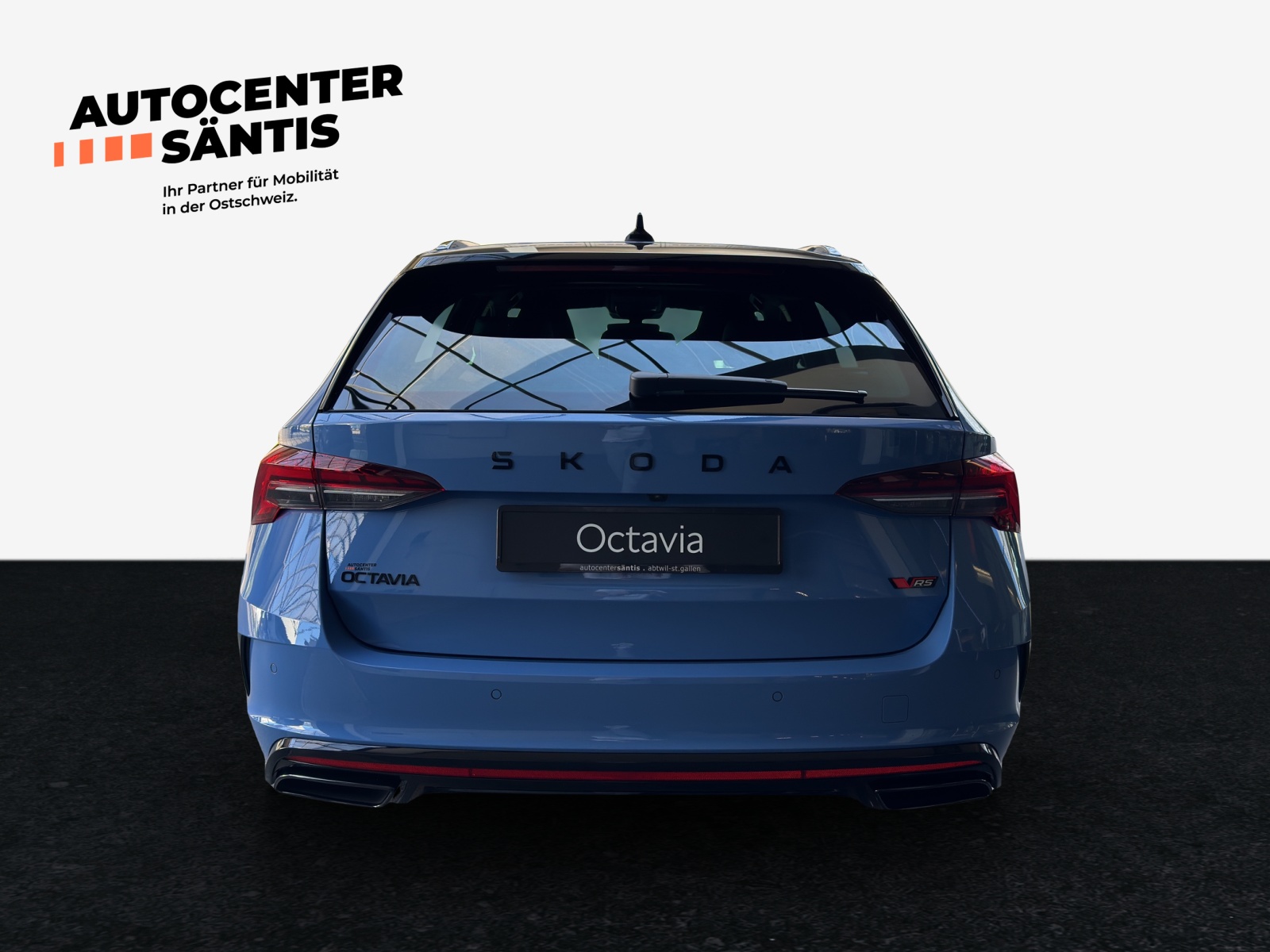 SKODA Octavia Combi 2.0 TSI DSG RS 30 Years Edition-image-4