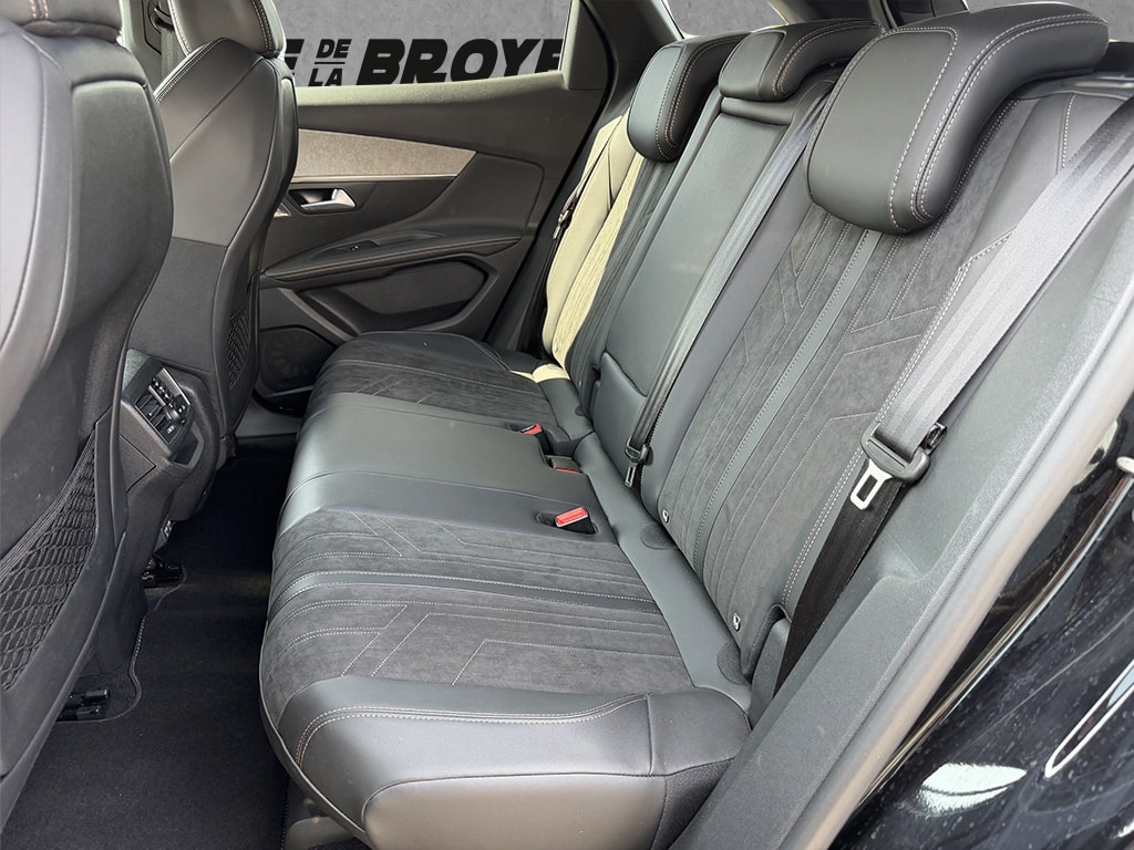 PEUGEOT 3008 1.2 PureTech GT Pack-image-9