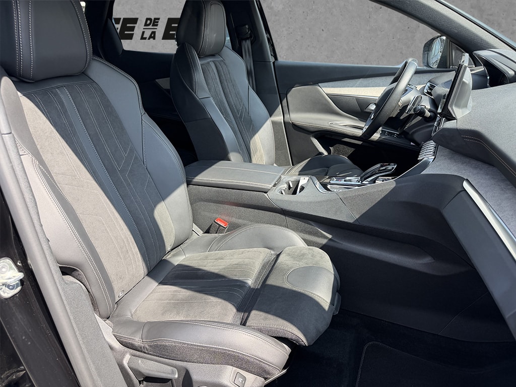PEUGEOT 3008 1.2 PureTech GT Pack-image-12