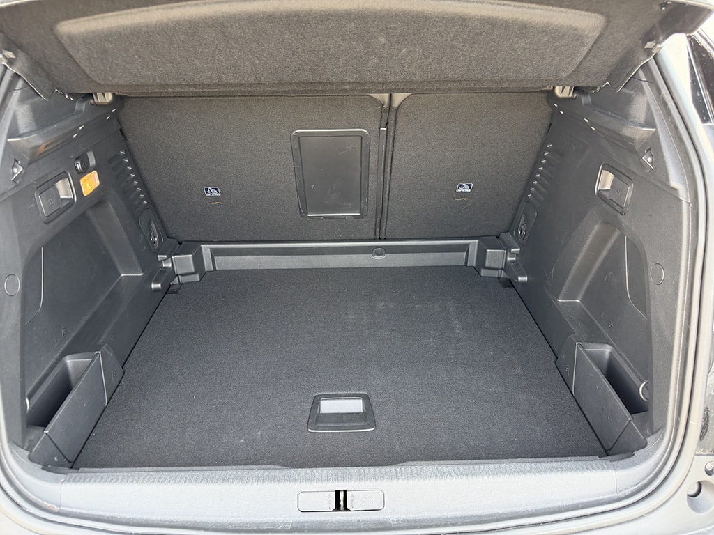 PEUGEOT 3008 1.2 PureTech GT Pack-image-10