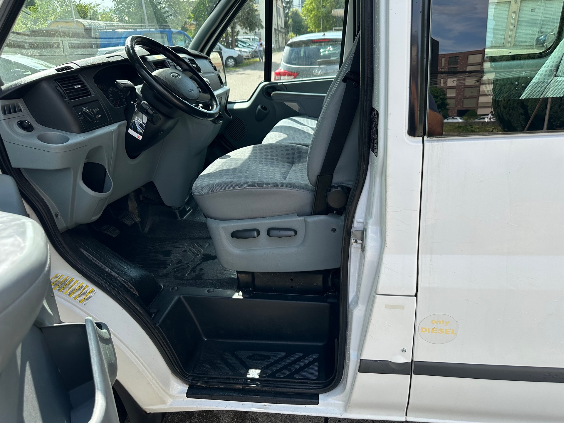 FORD Transit 2.2 TDCi 300 S-image-11