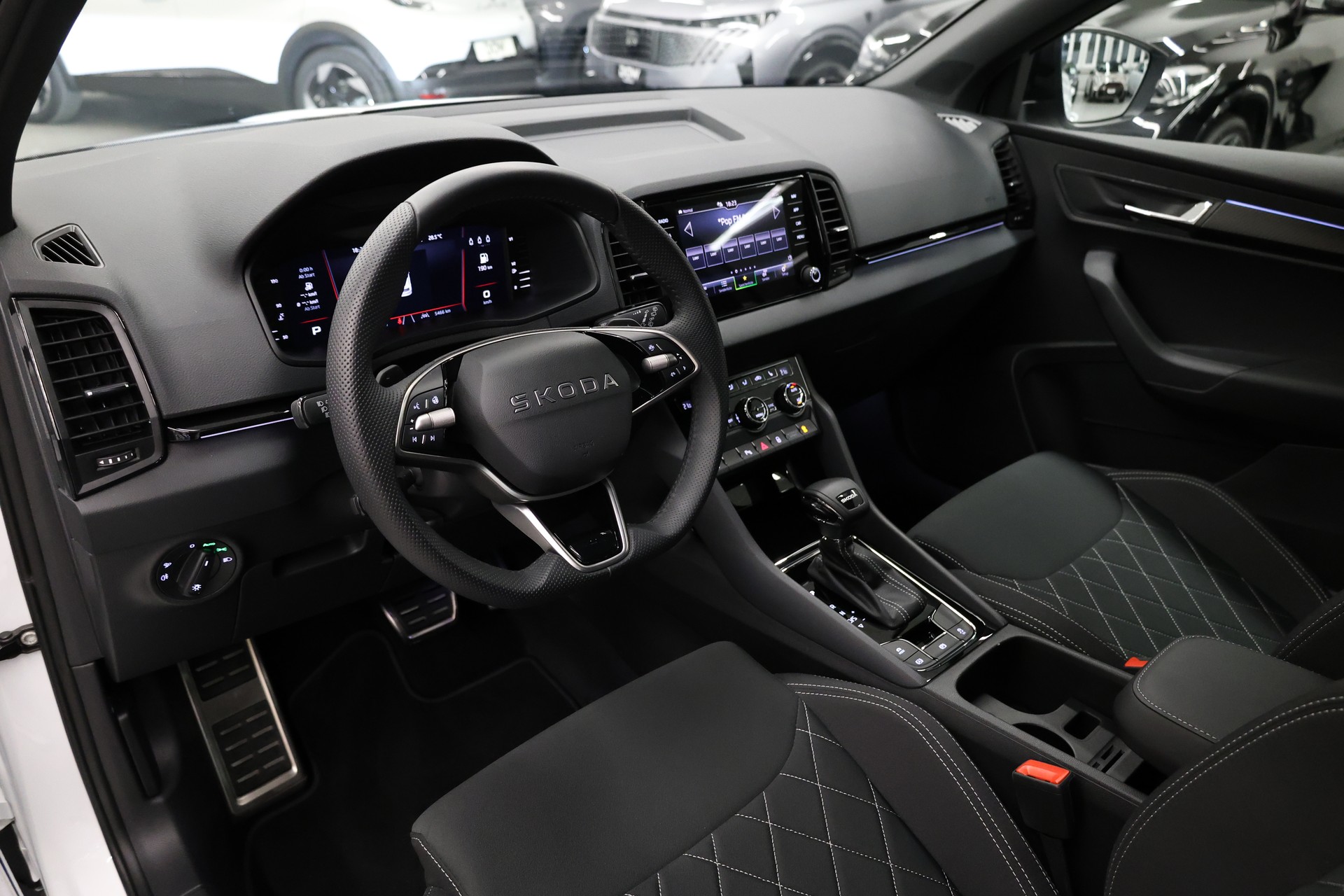 SKODA Karoq 1.5 TSI SportLine DSG-image-16