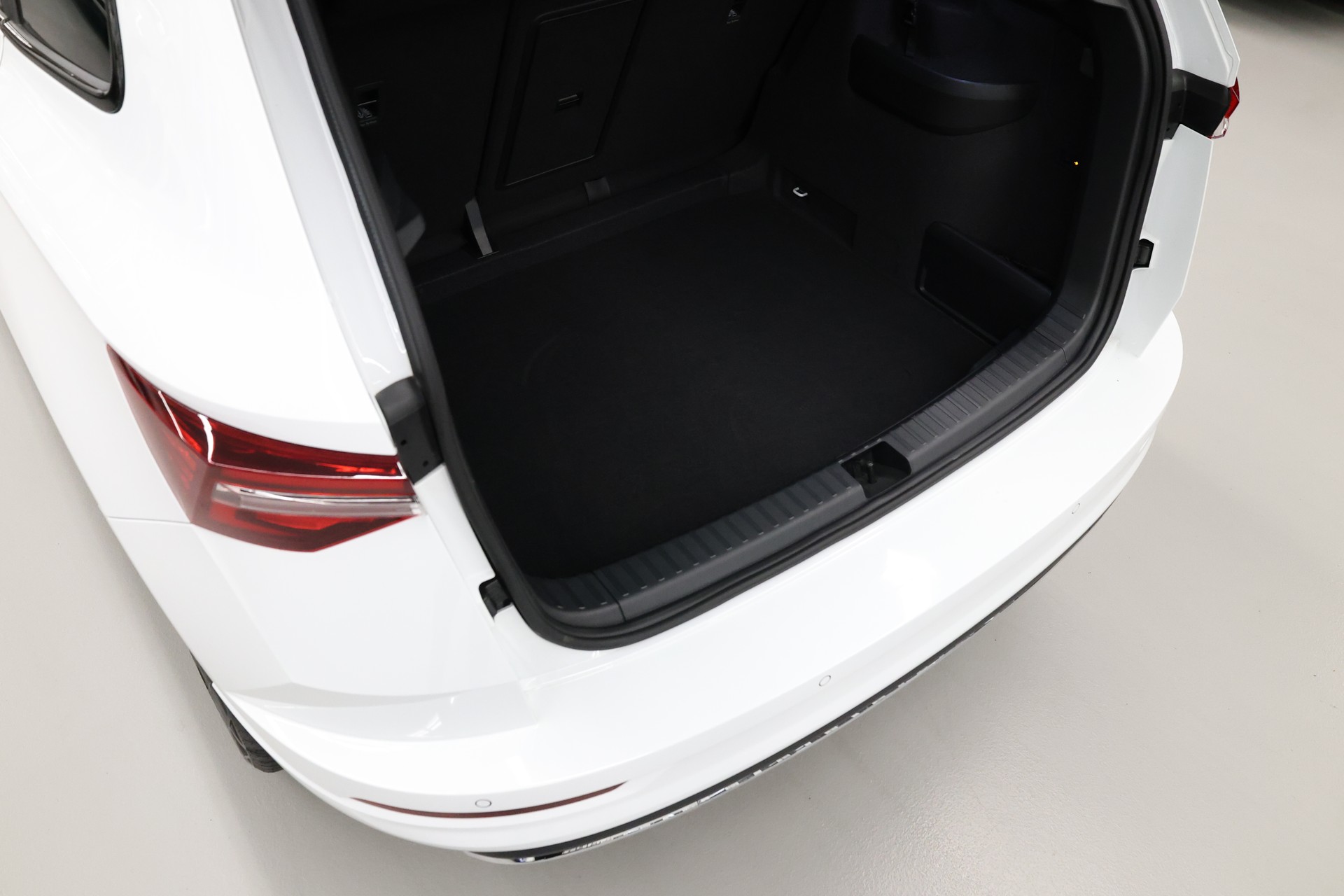 SKODA Karoq 1.5 TSI SportLine DSG-image-11