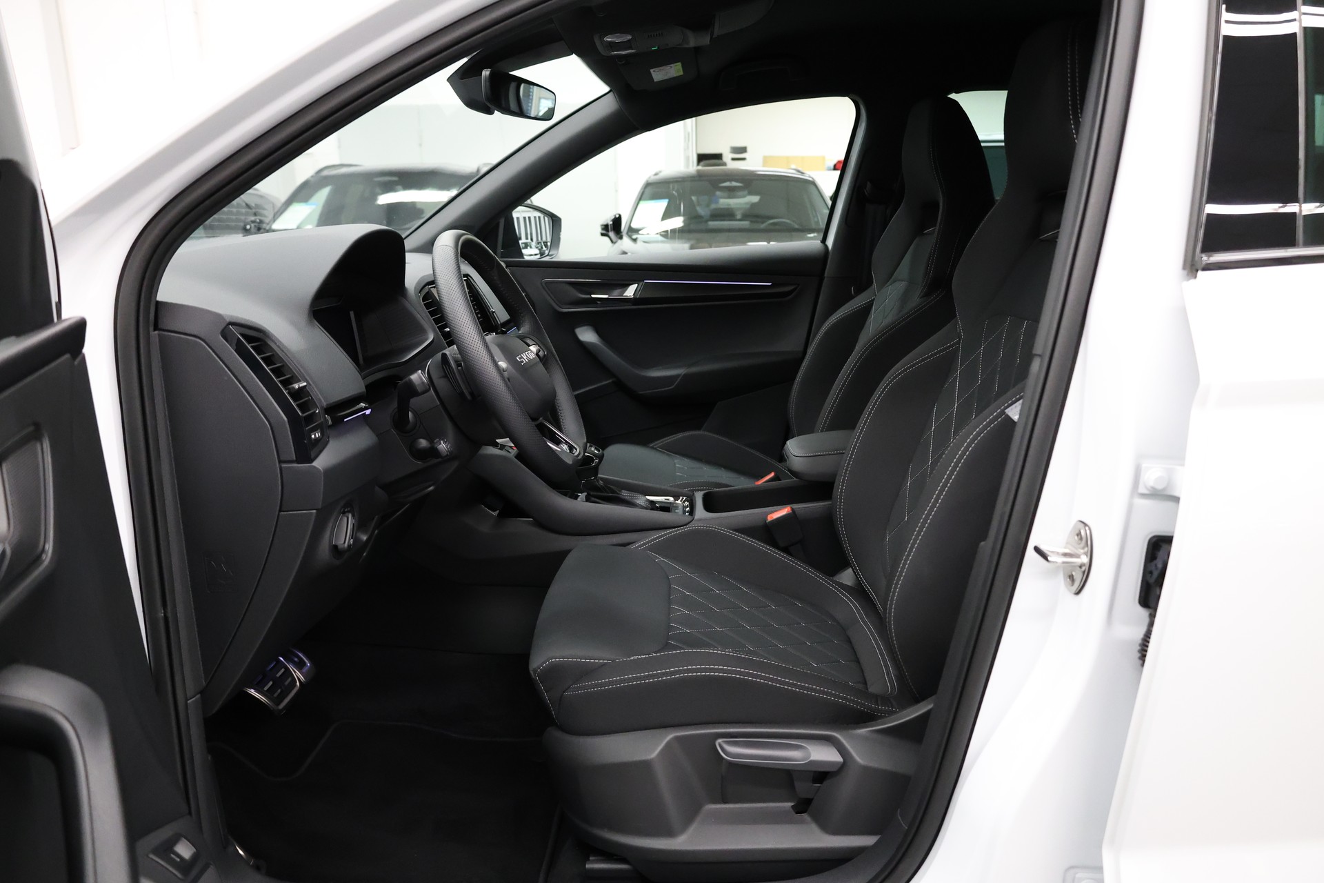 SKODA Karoq 1.5 TSI SportLine DSG-image-14