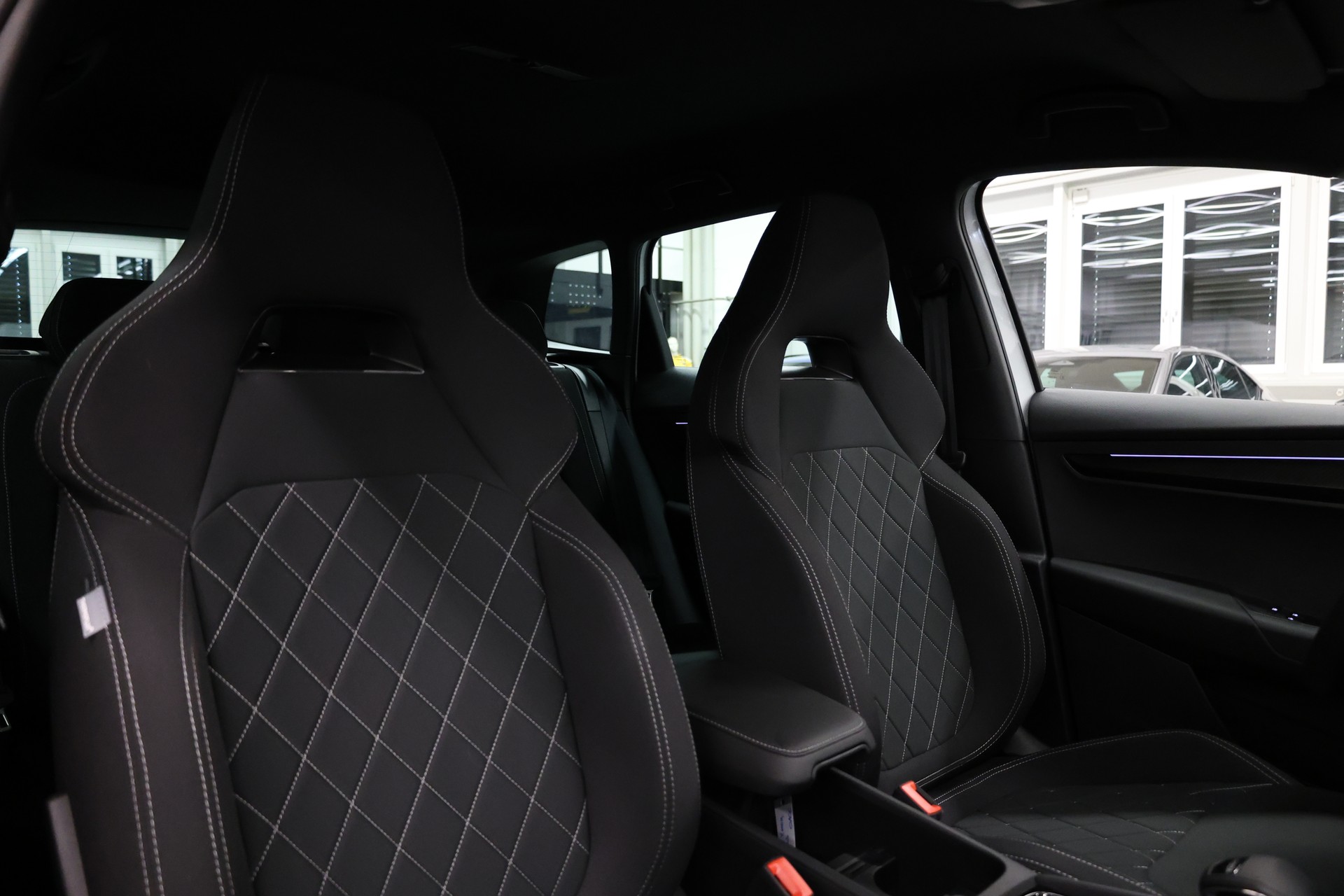 SKODA Karoq 1.5 TSI SportLine DSG-image-17