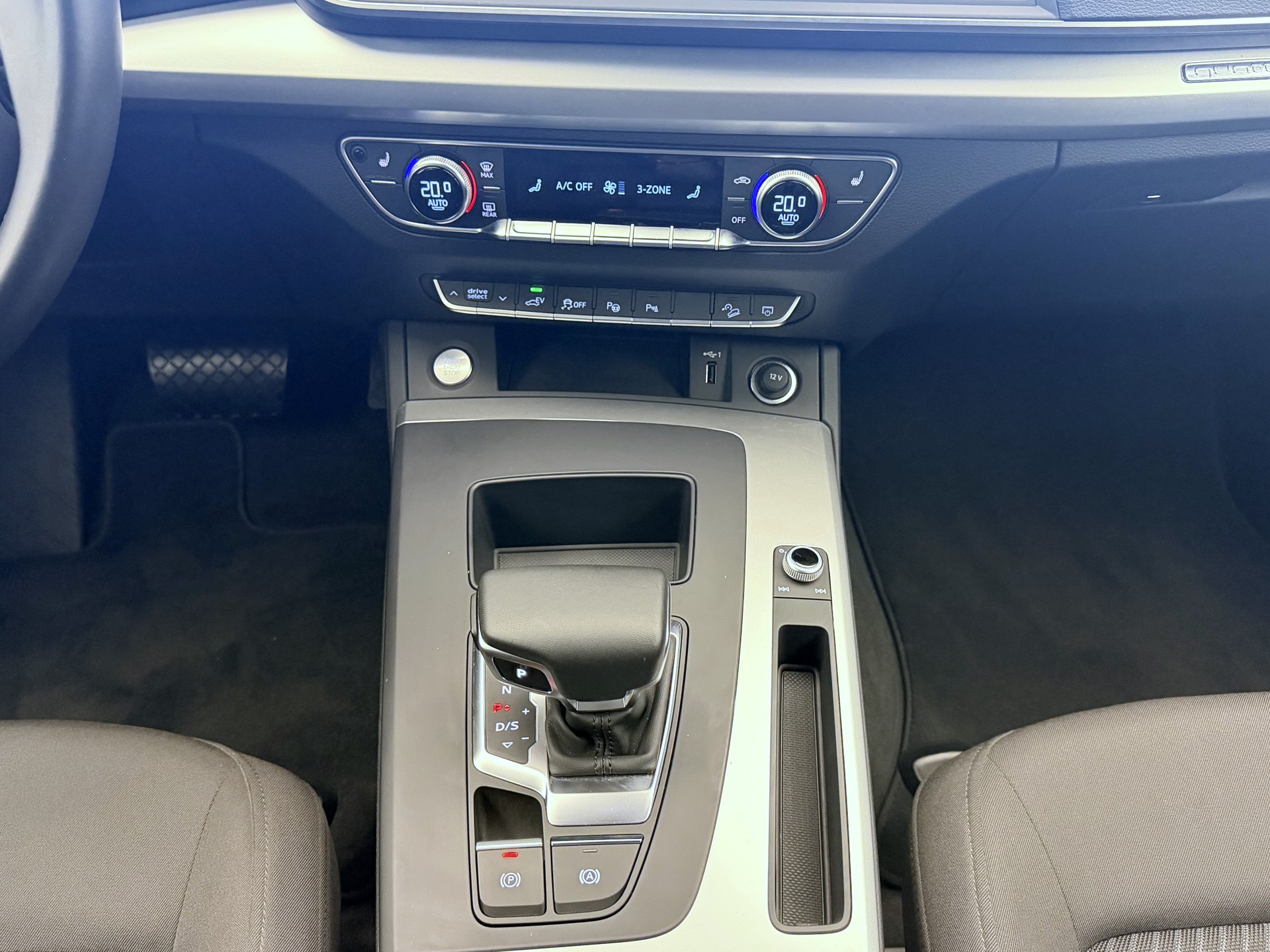 AUDI Q5 50 TFSI e PHEV advanced quattro S-tronic-image-10