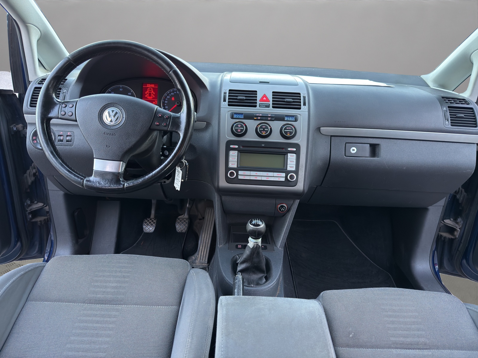 VW Touran 2.0 TDI Highline-image-13