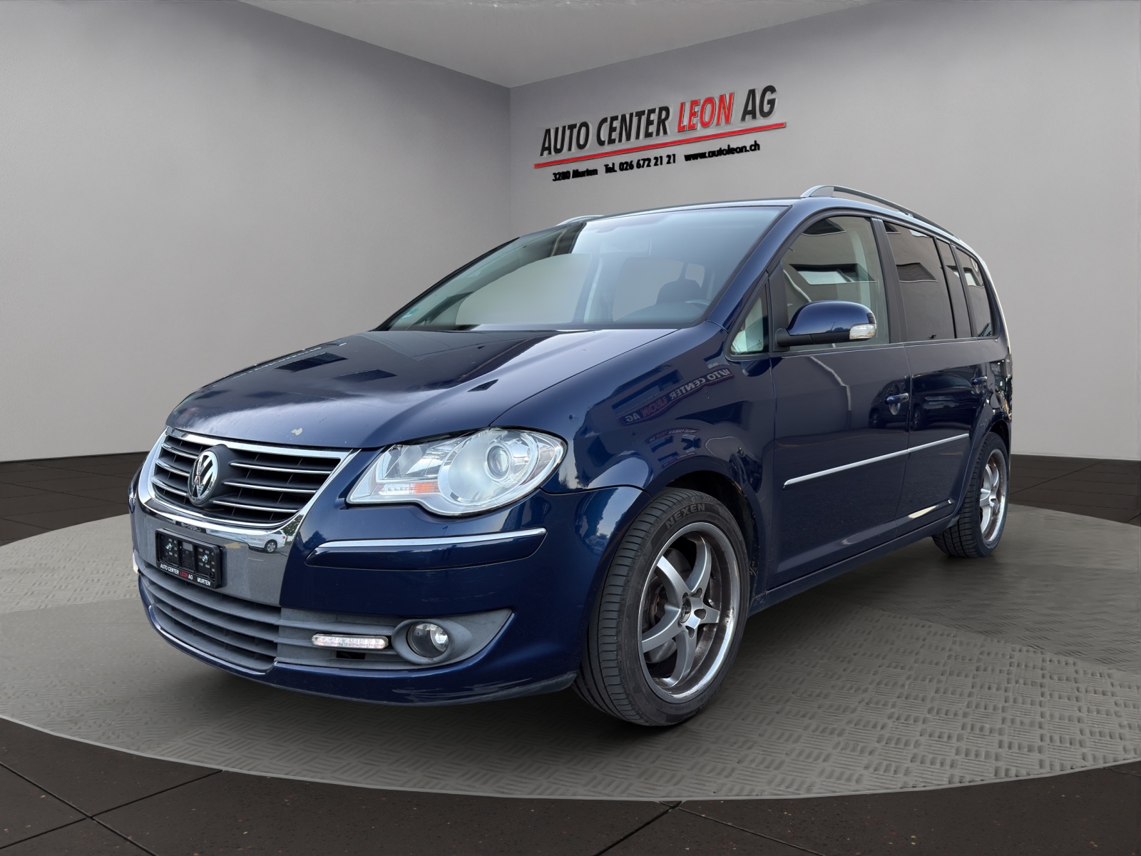 VW Touran 2.0 TDI Highline-image-1