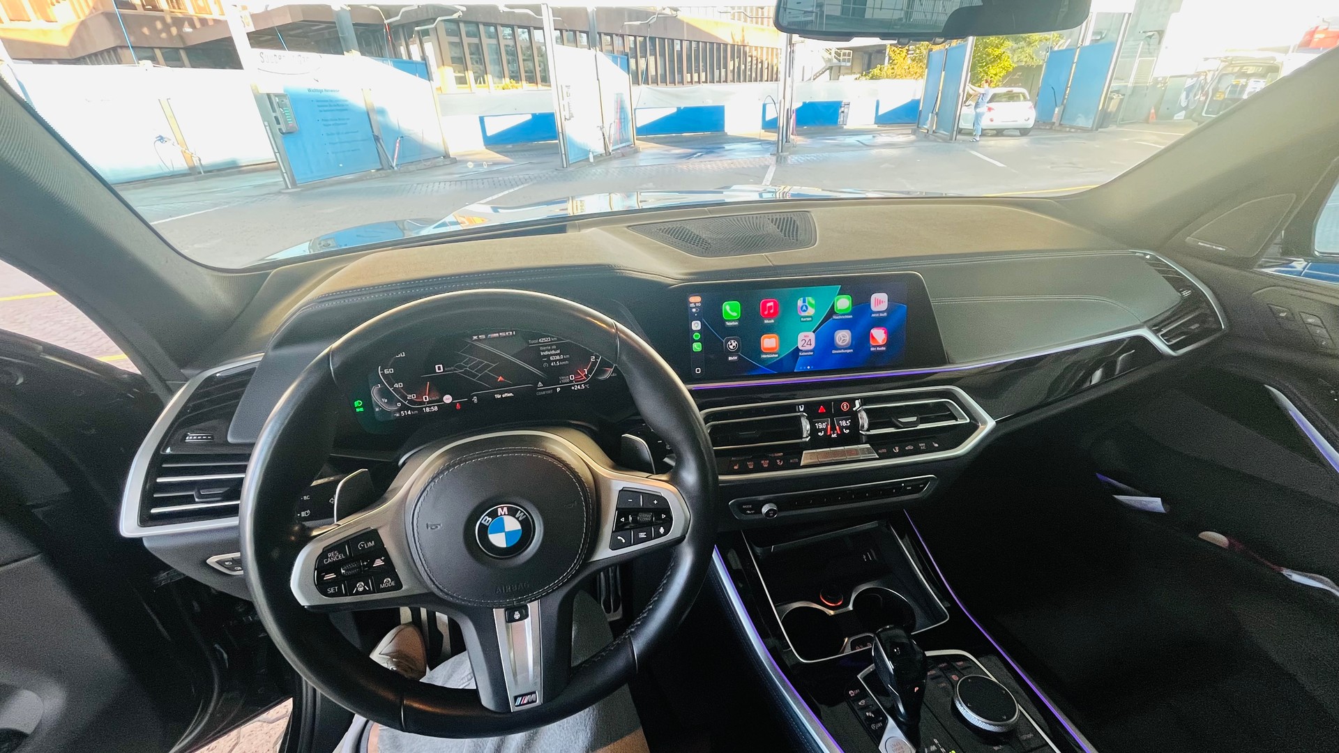 BMW M50i xDrive-image-8