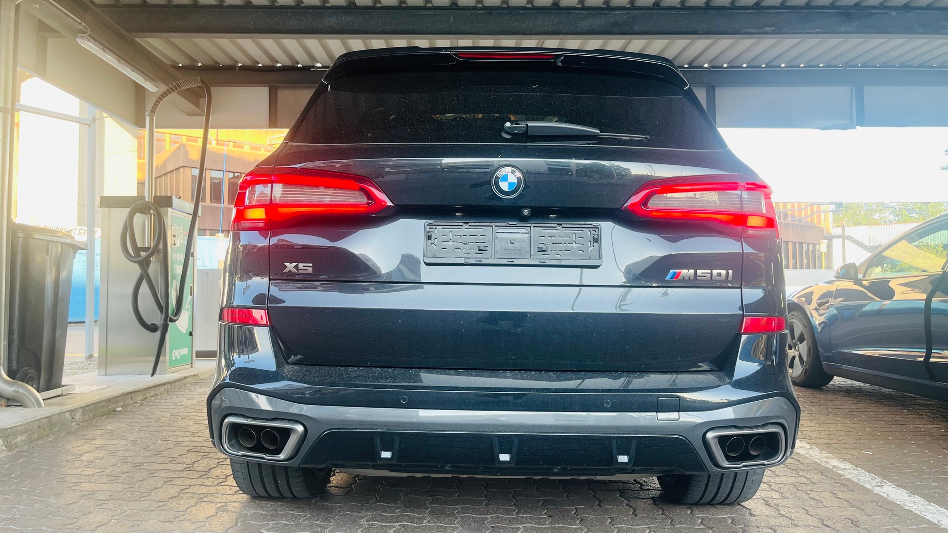 BMW M50i xDrive-image-4