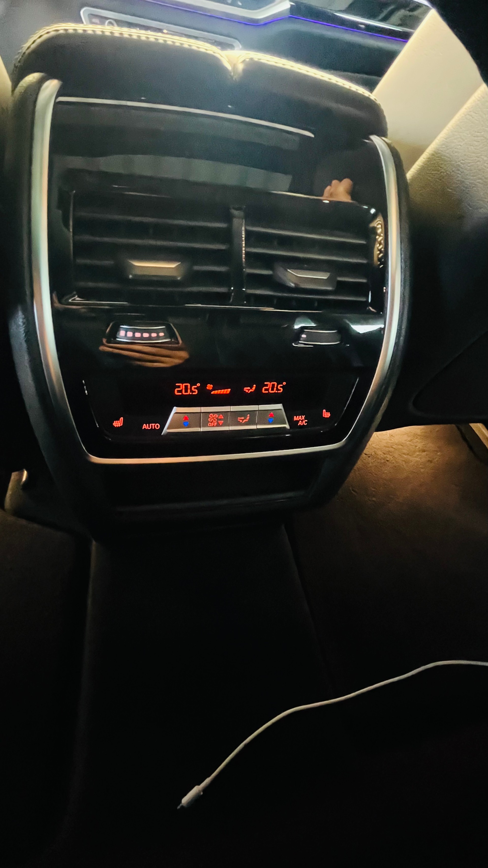 BMW M50i xDrive-image-10