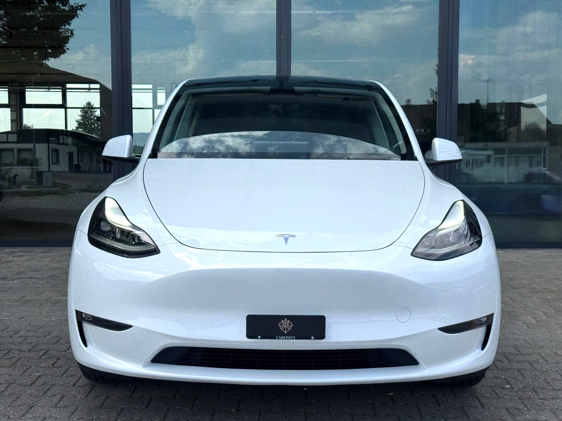 TESLA Model Y Long Range-image-1