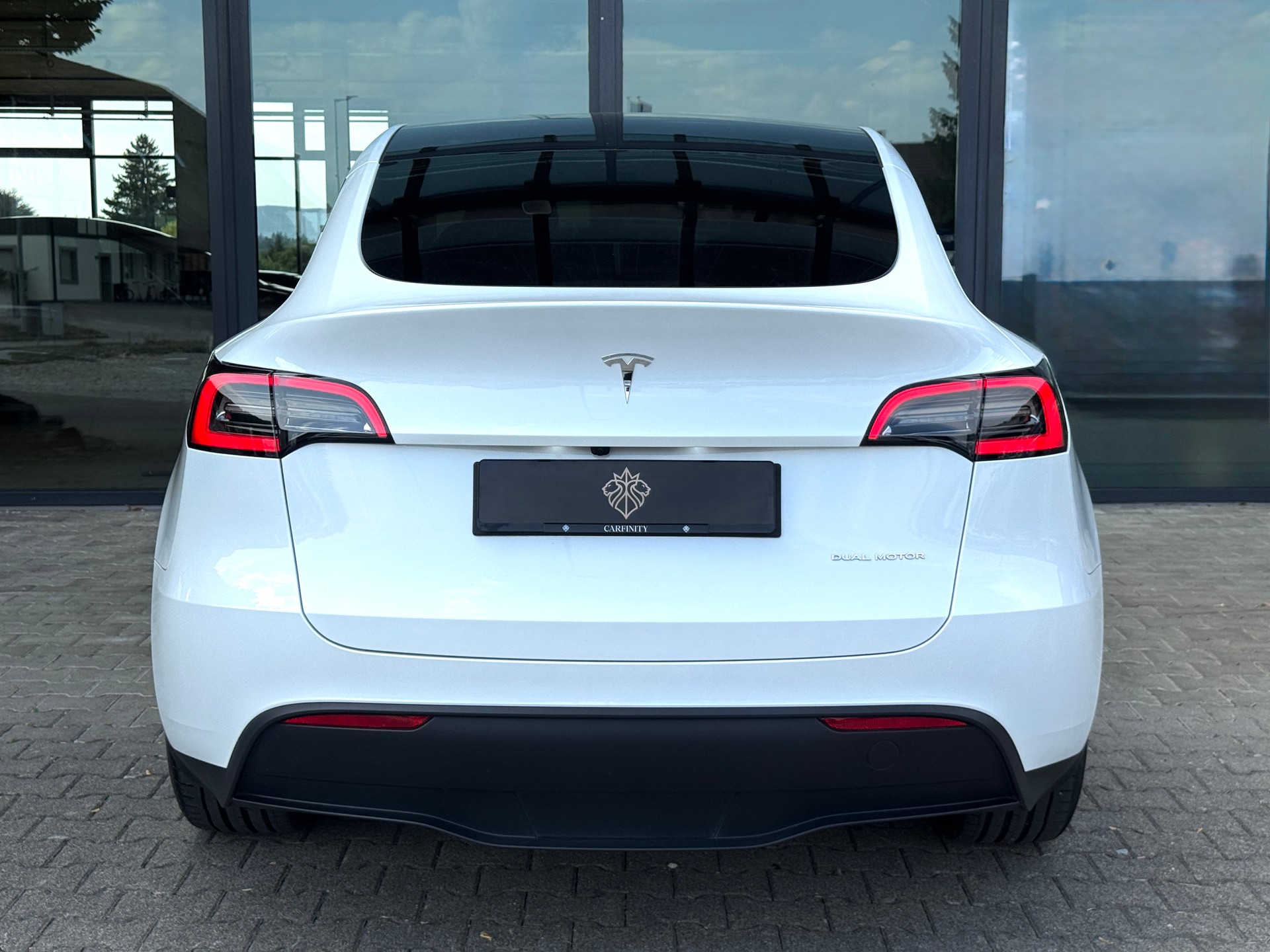TESLA Model Y Long Range-image-4