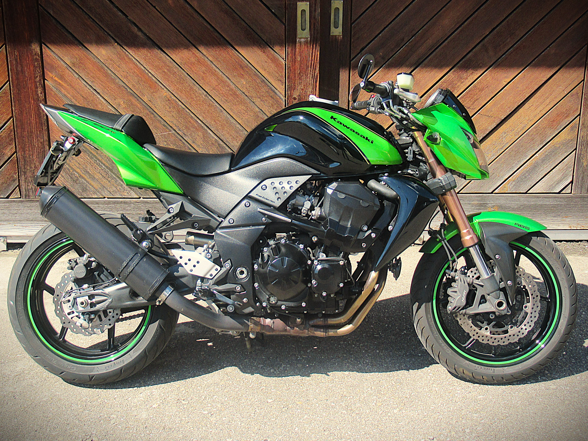 KAWASAKI Z 750 R-showroom-element-2