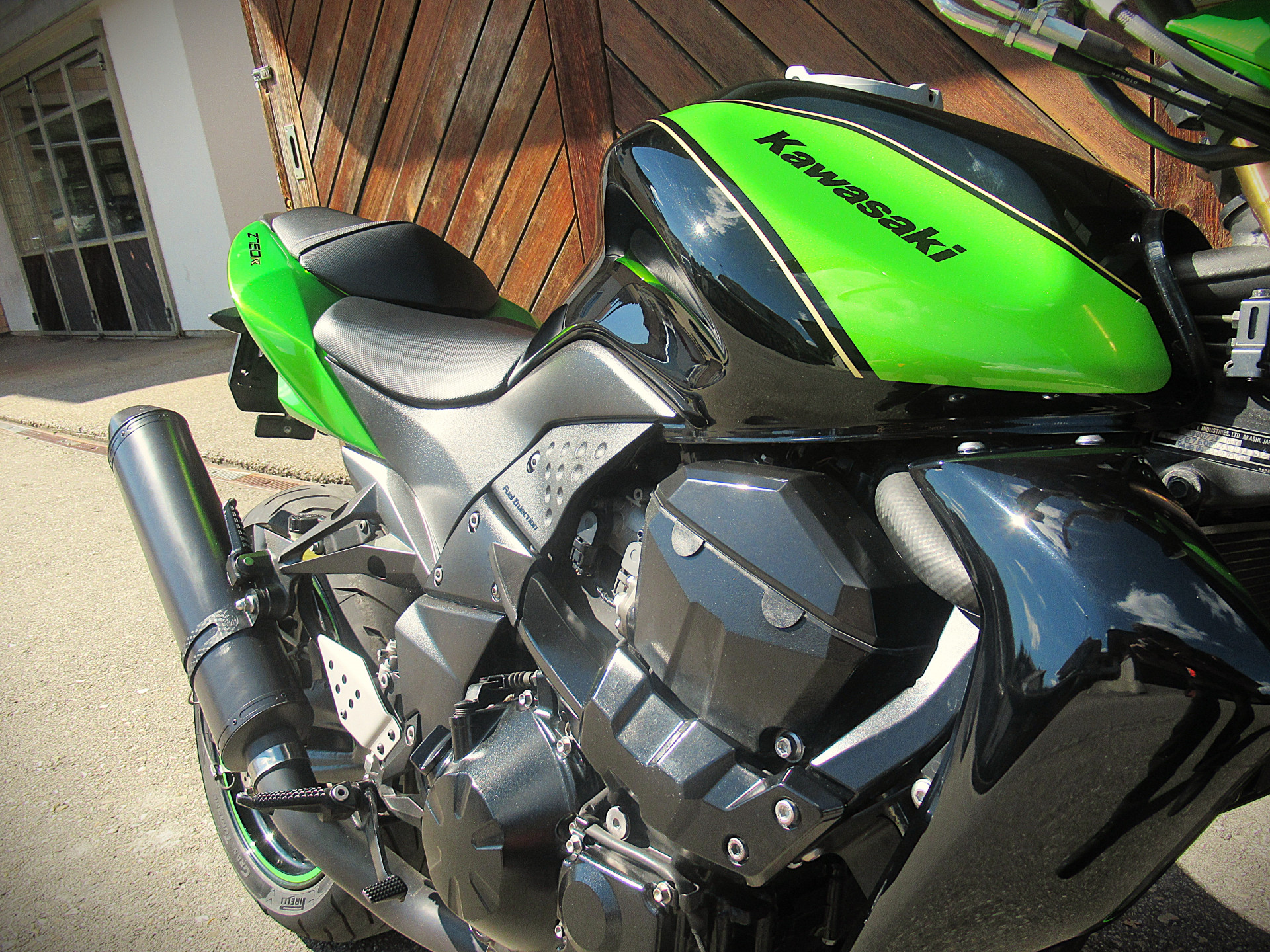 KAWASAKI Z 750 R-showroom-element-3