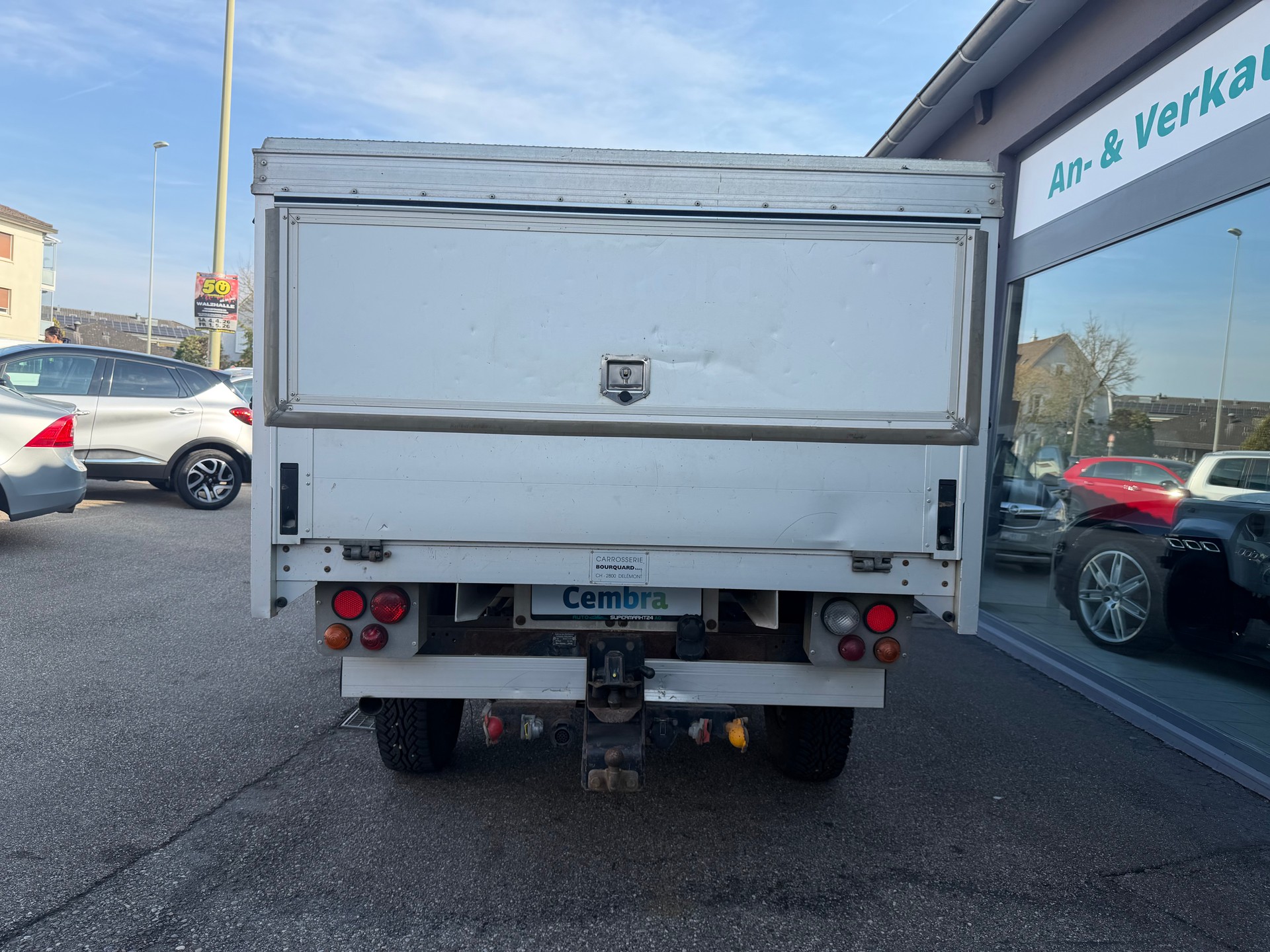 LAND ROVER Defender 130 2.2 TD4 Double Chassis Cab-image-3