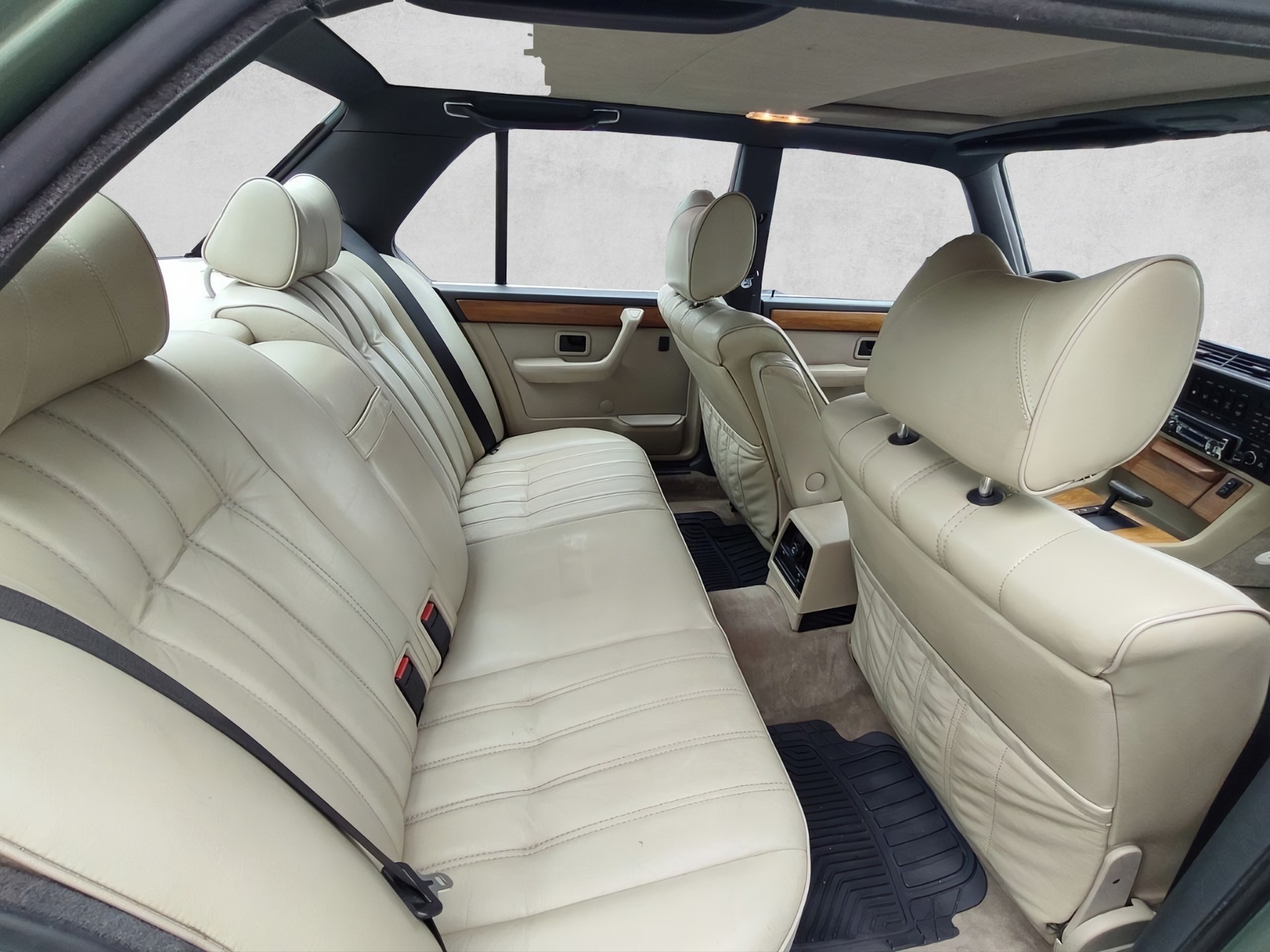 BMW 745i A Turbo-image-13