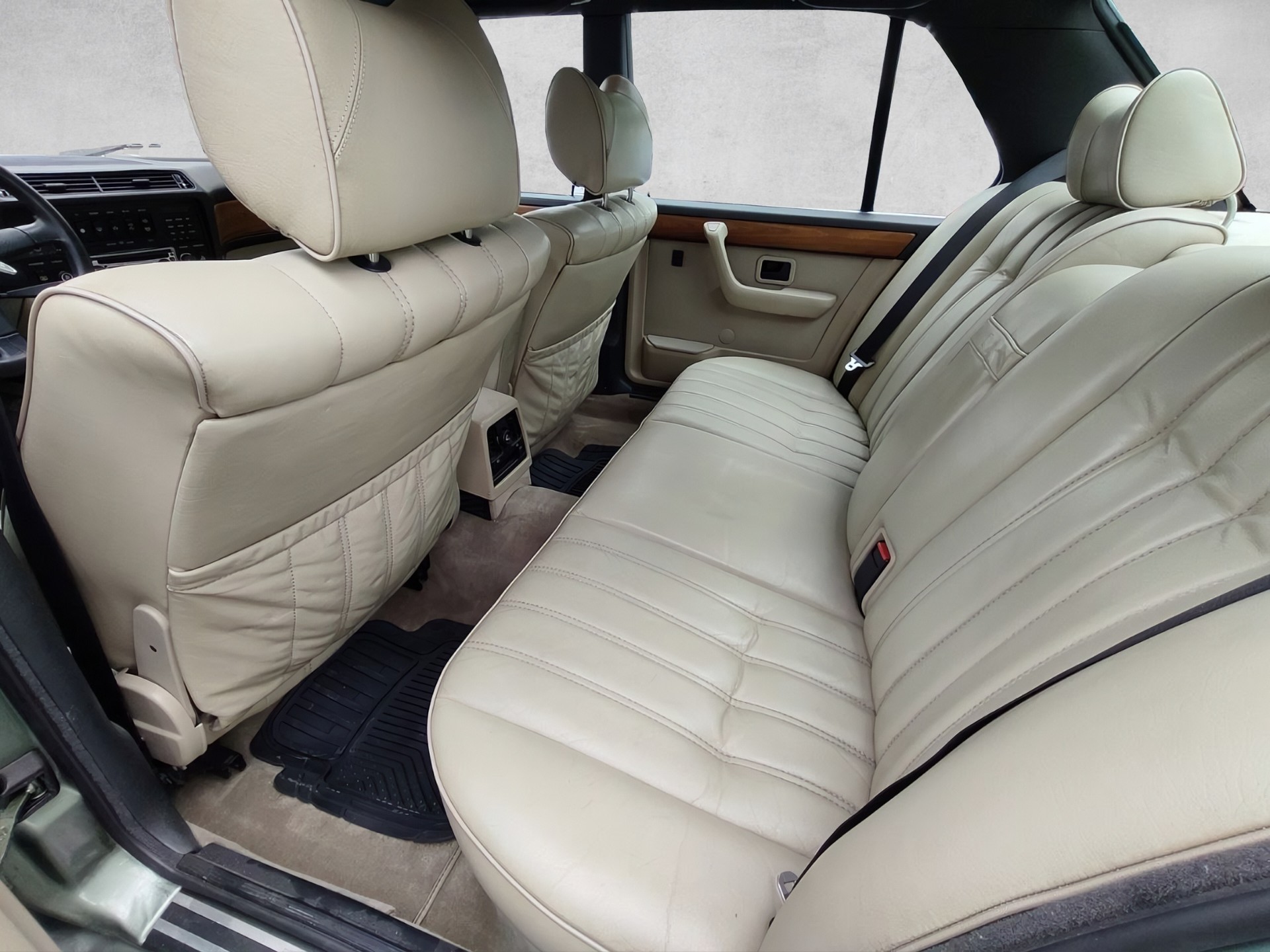 BMW 745i A Turbo-image-11