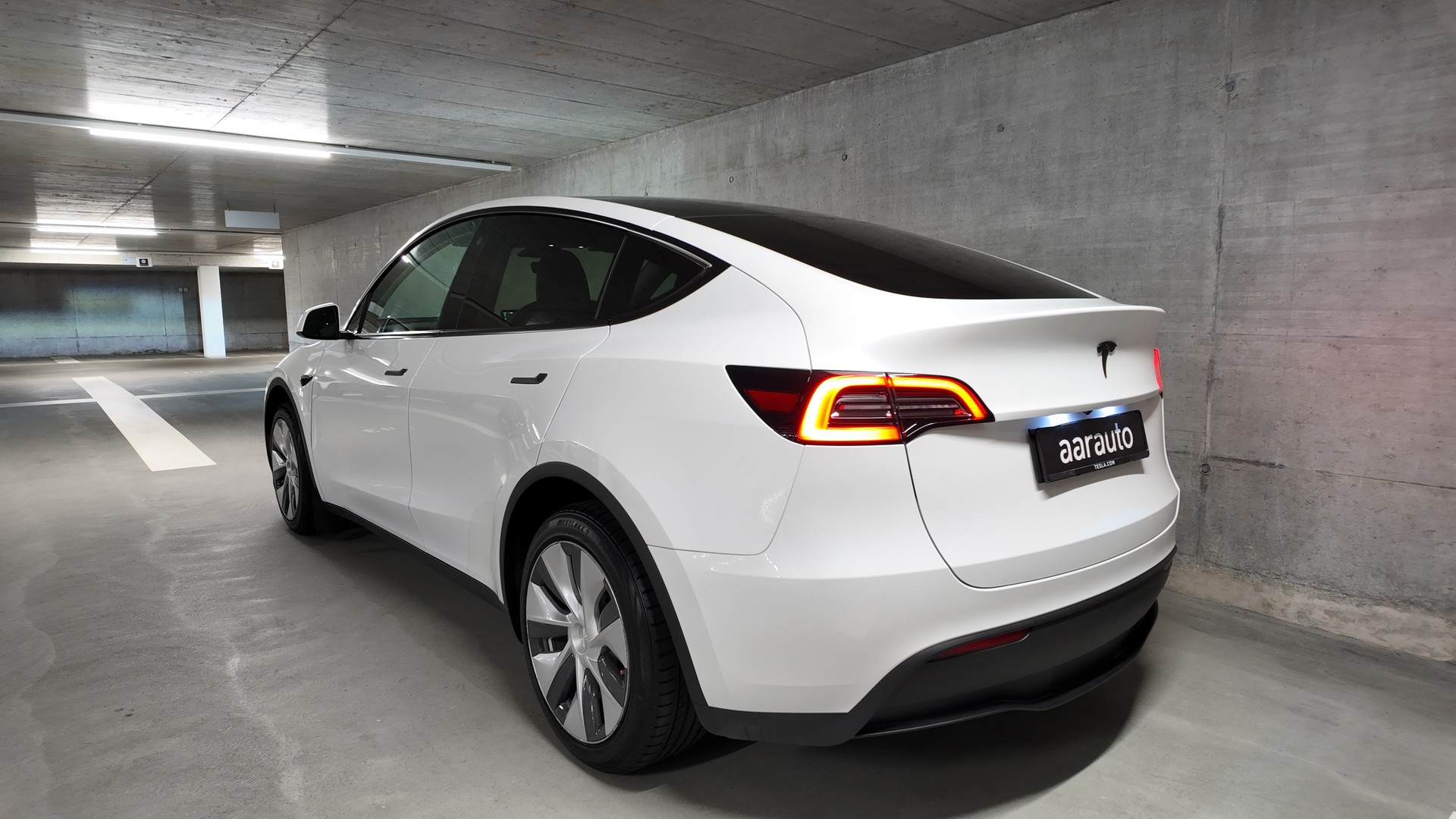 TESLA Model Y RWD-image-1