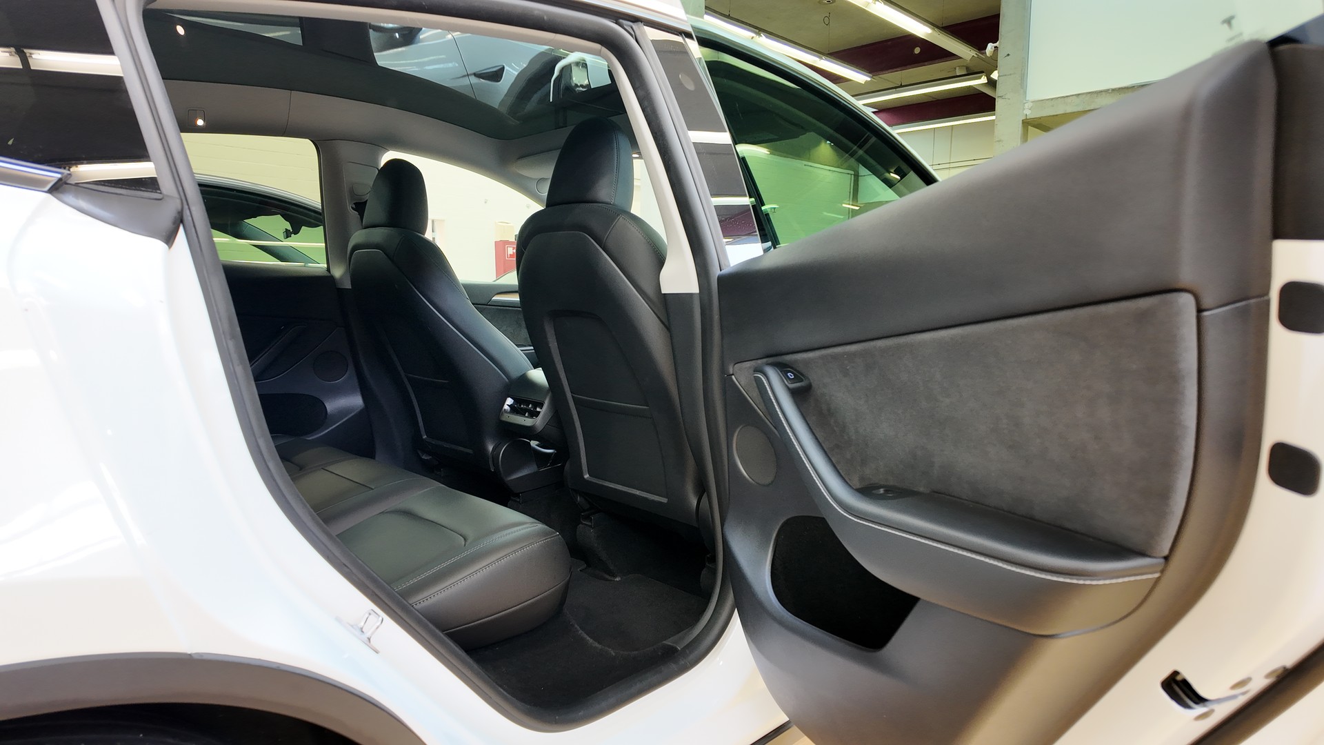 TESLA Model Y RWD-image-16