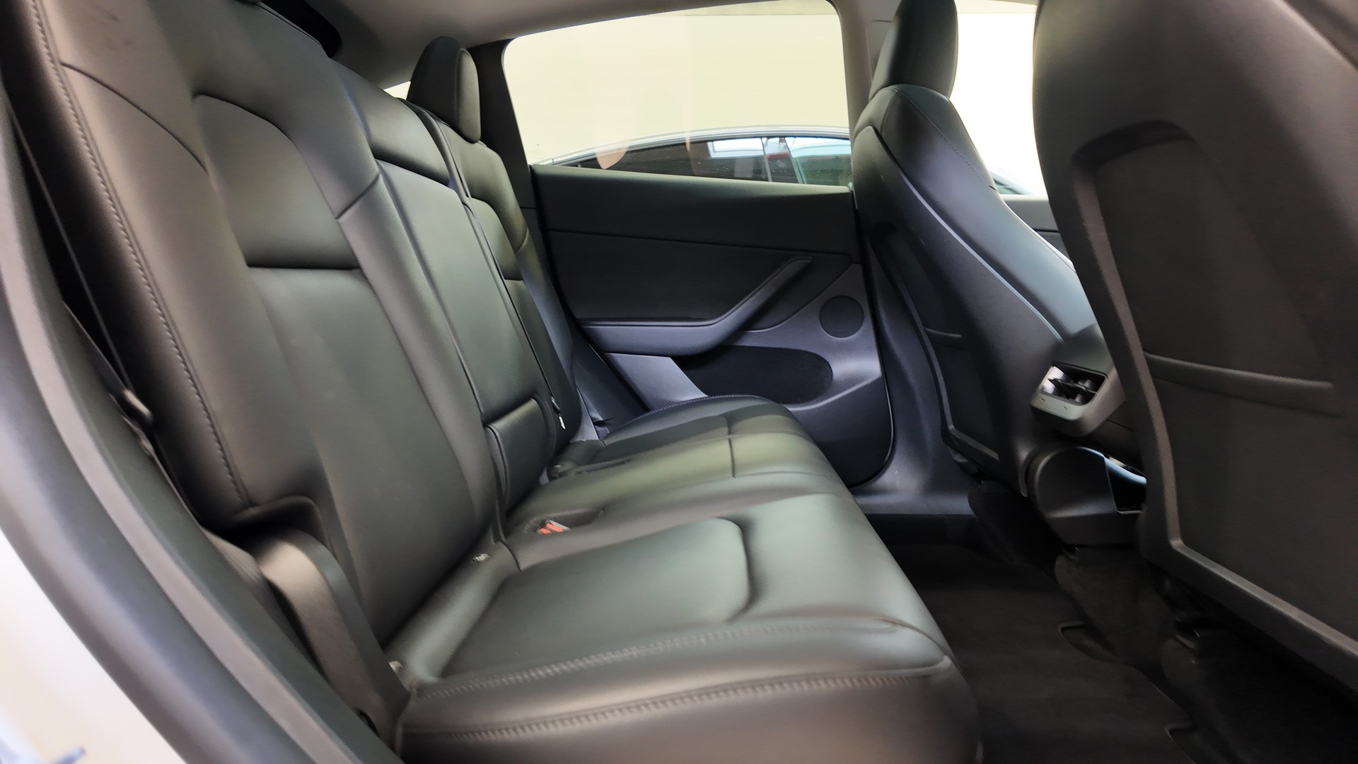 TESLA Model Y RWD-image-17