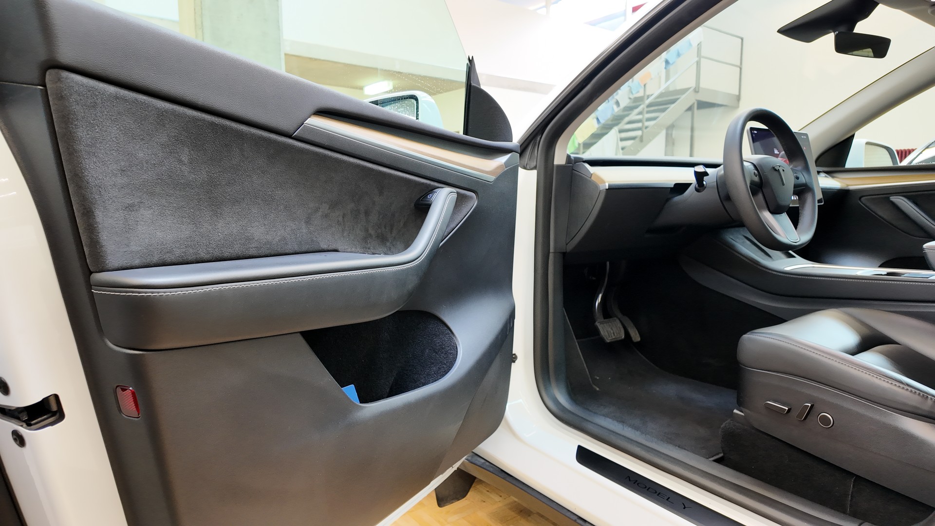 TESLA Model Y RWD-image-13