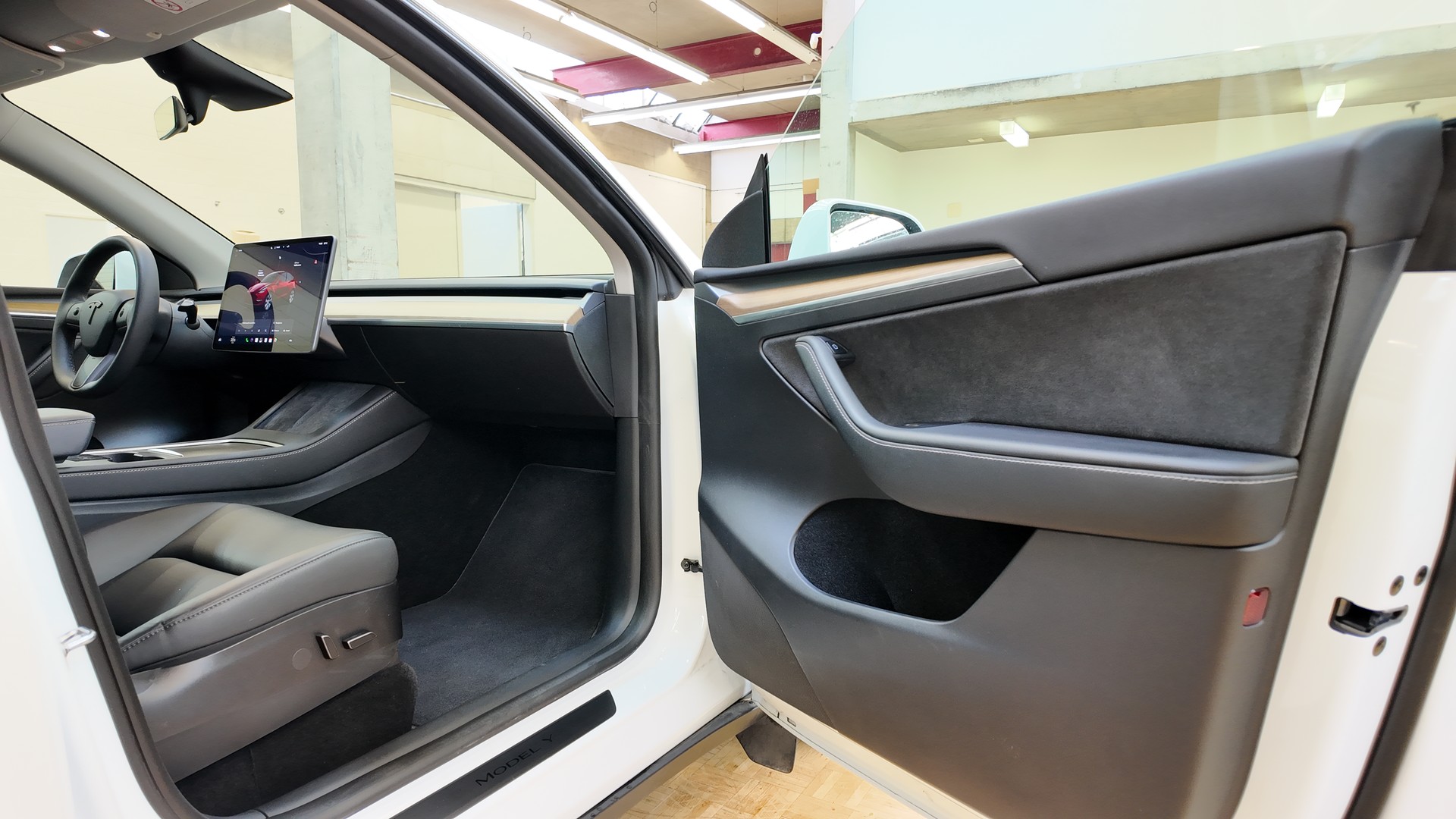 TESLA Model Y RWD-image-15