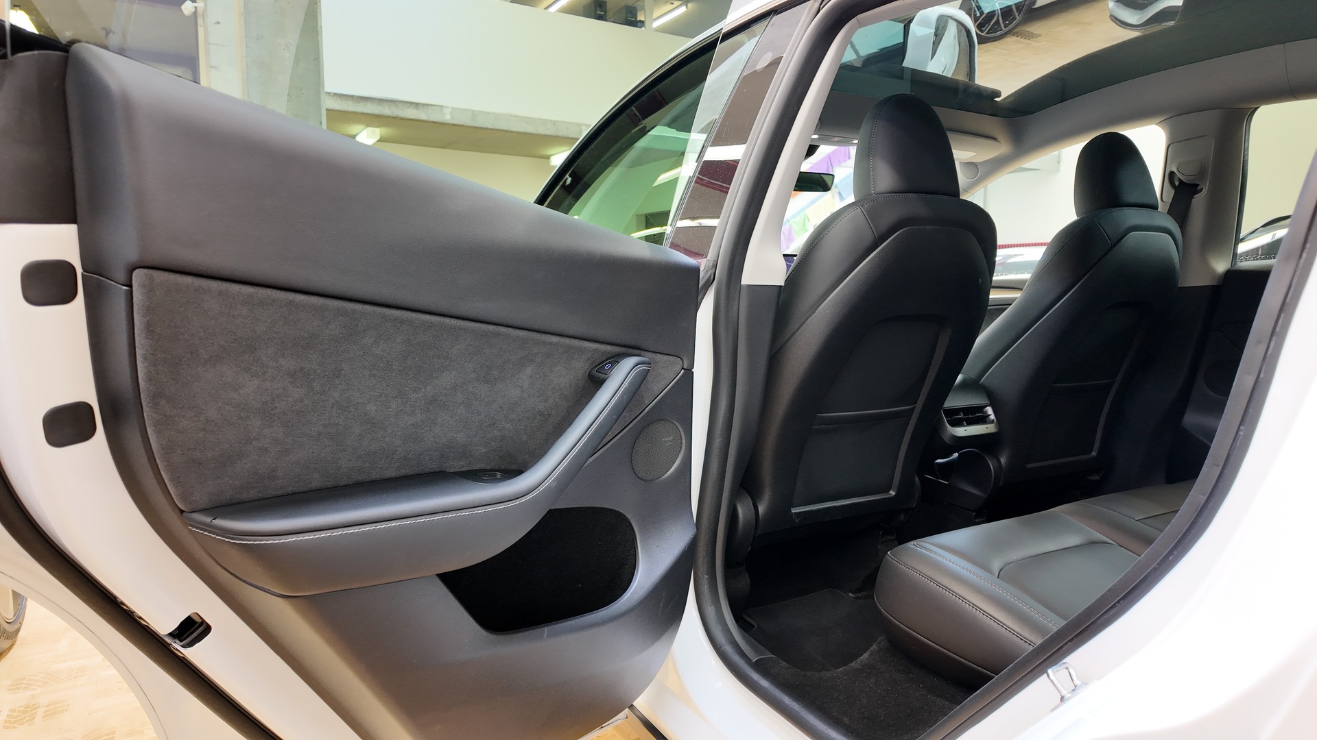 TESLA Model Y RWD-image-18
