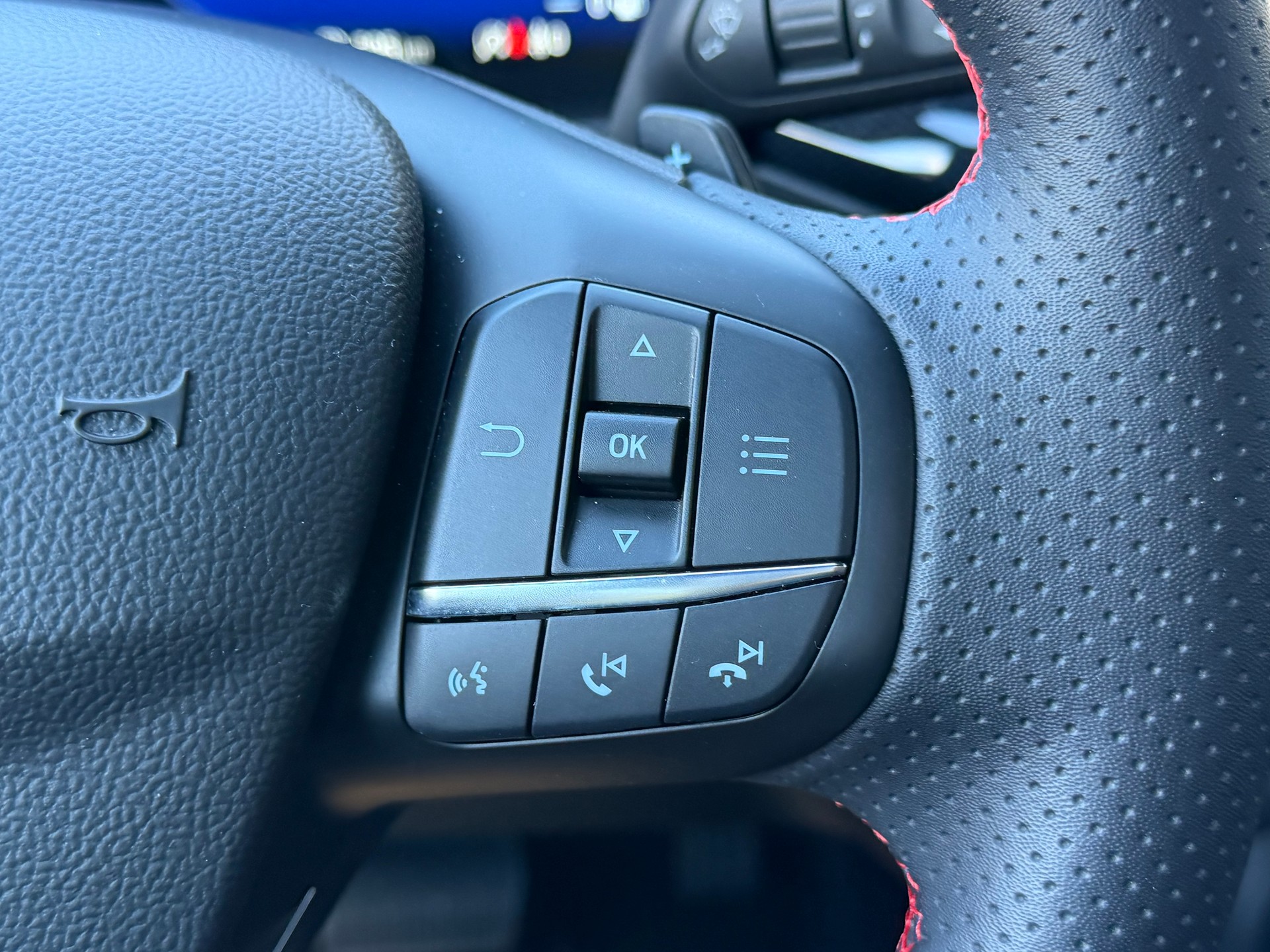 FORD Focus 1.0 MHEV ST-Line X Automat-image-18