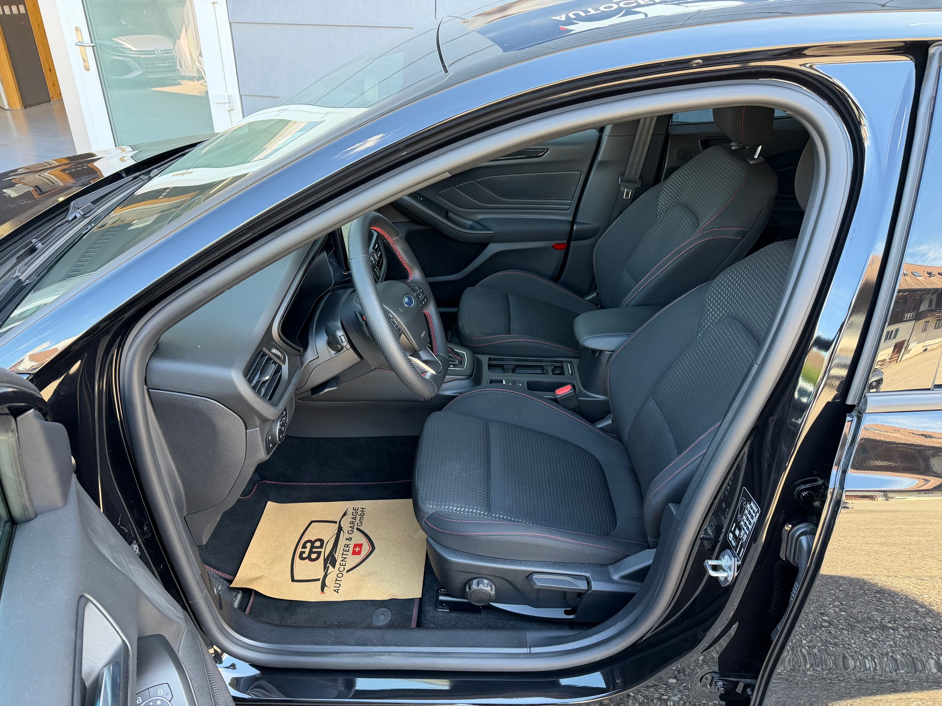 FORD Focus 1.0 MHEV ST-Line X Automat-image-9
