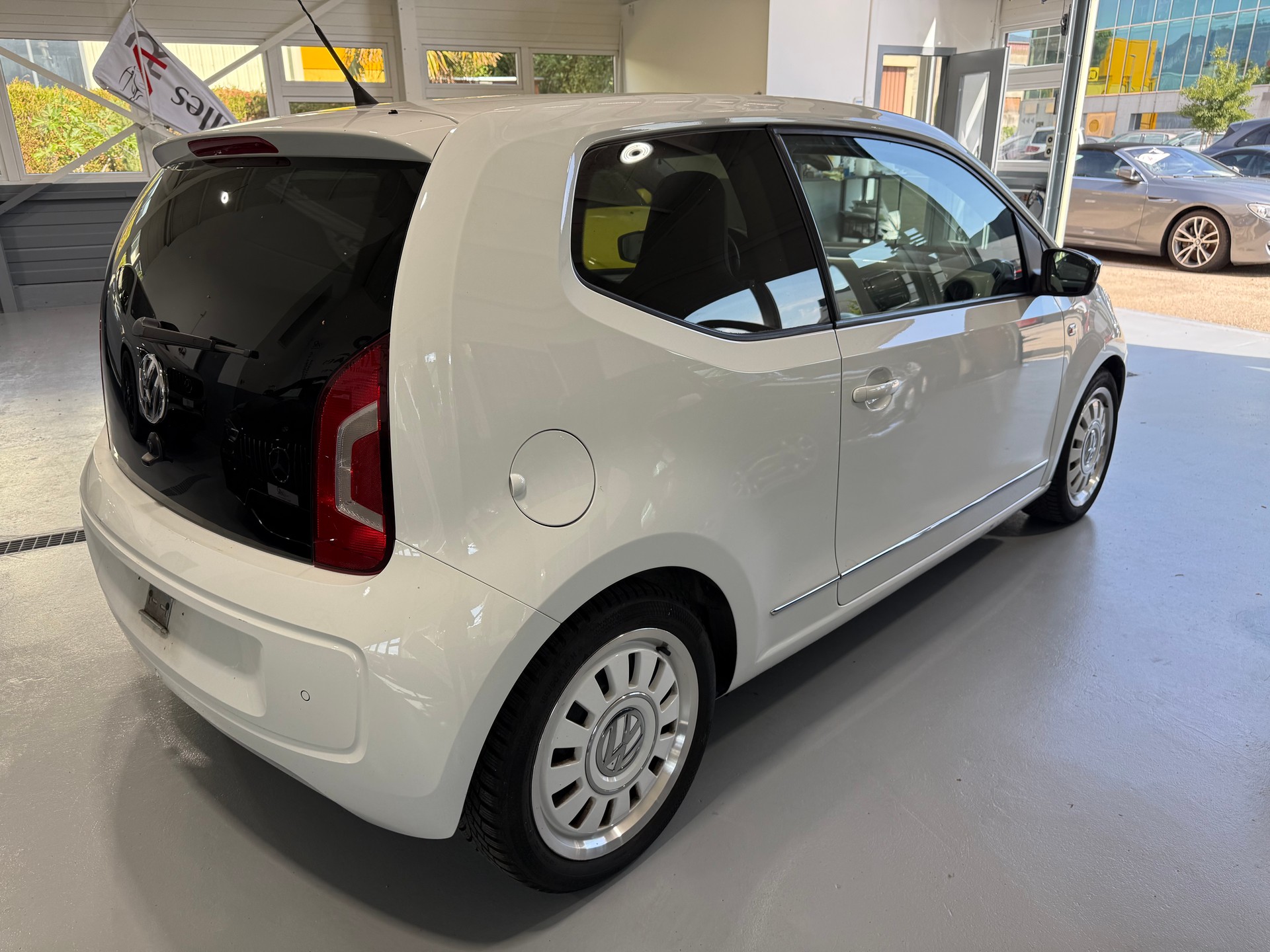 VW Up 1.0 white up ASG-image-4