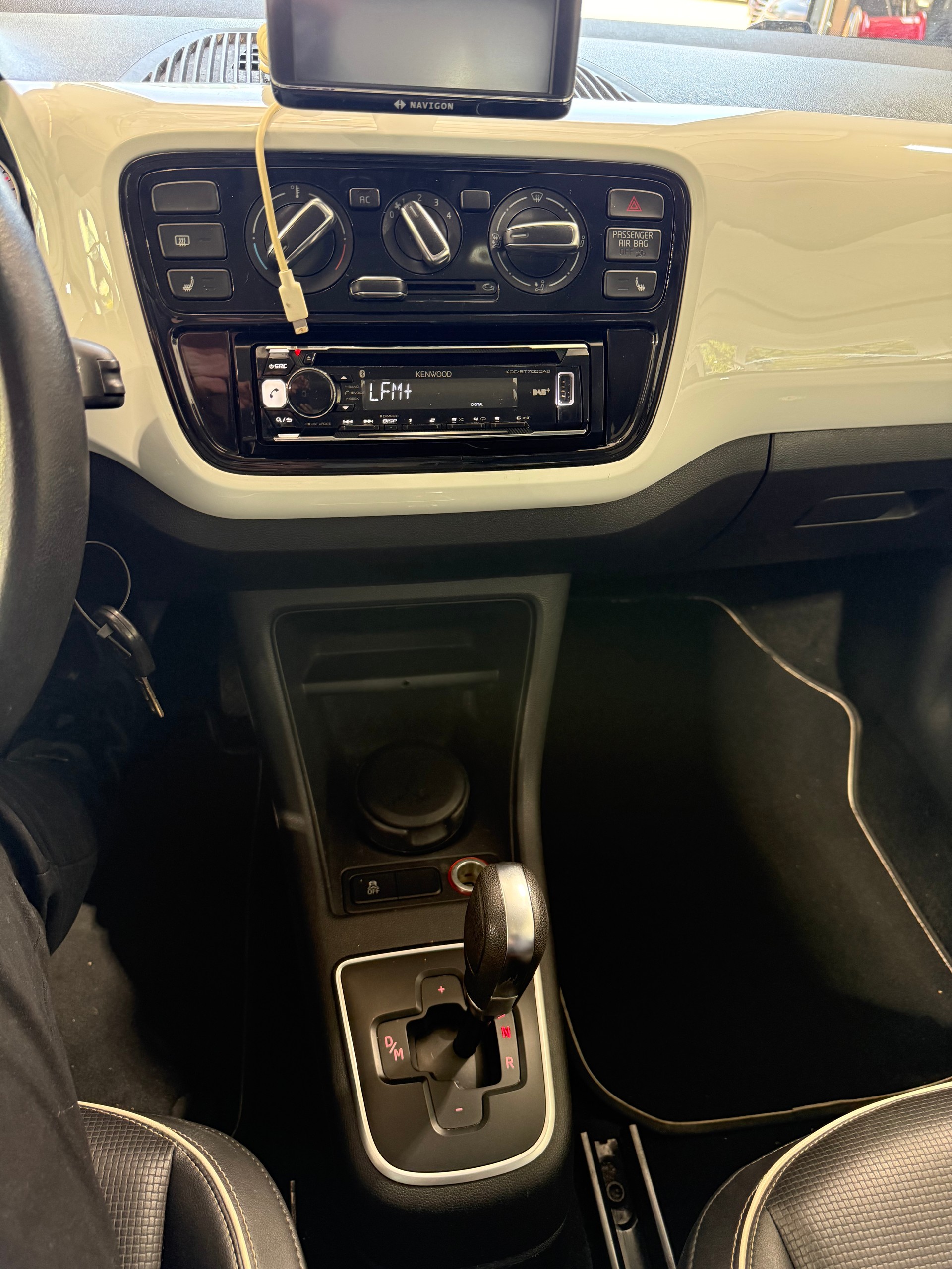 VW Up 1.0 white up ASG-image-10
