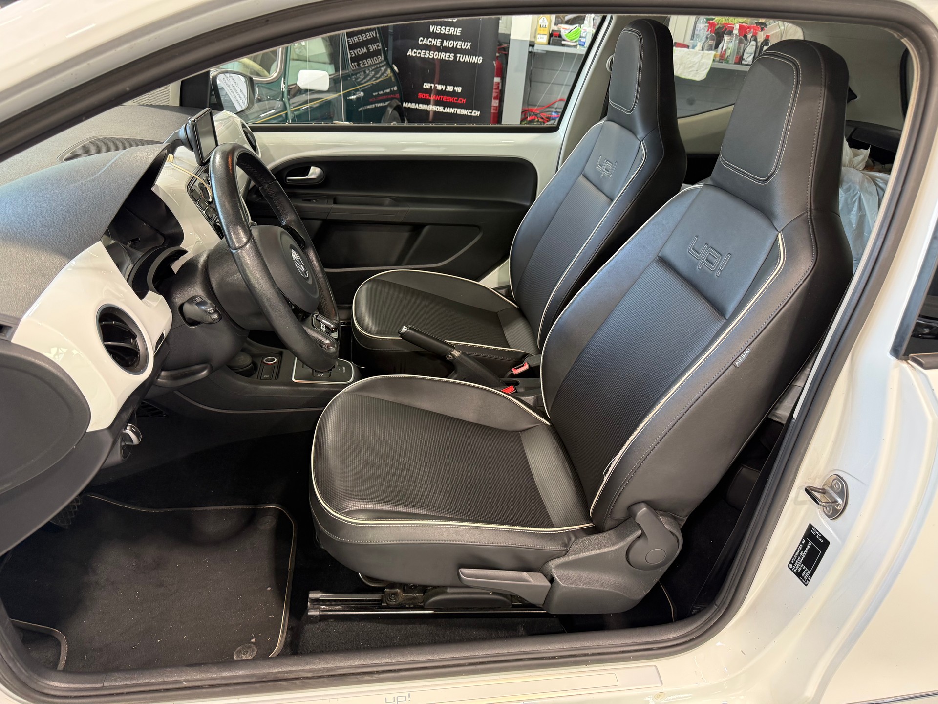 VW Up 1.0 white up ASG-image-8