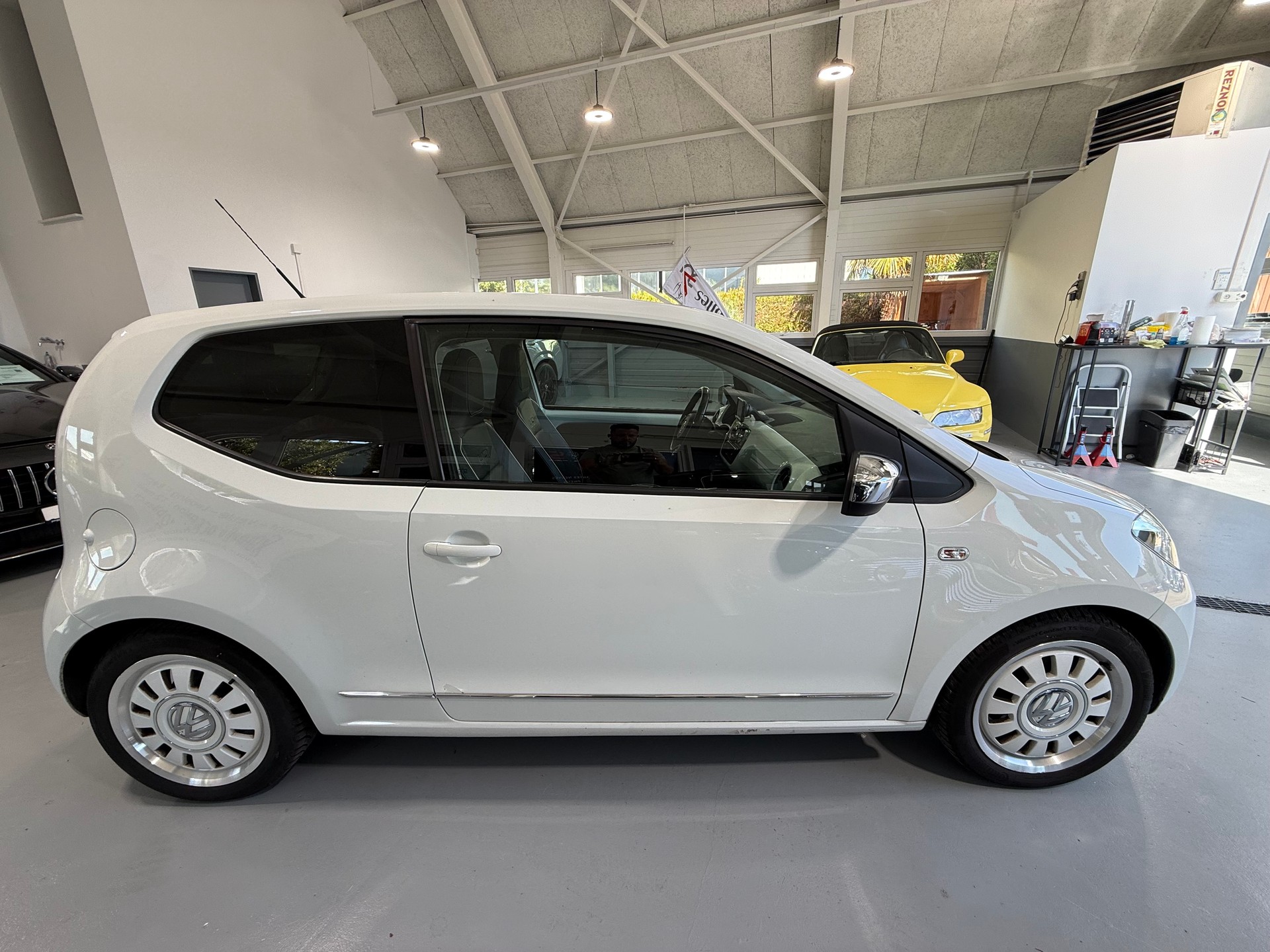 VW Up 1.0 white up ASG-image-3