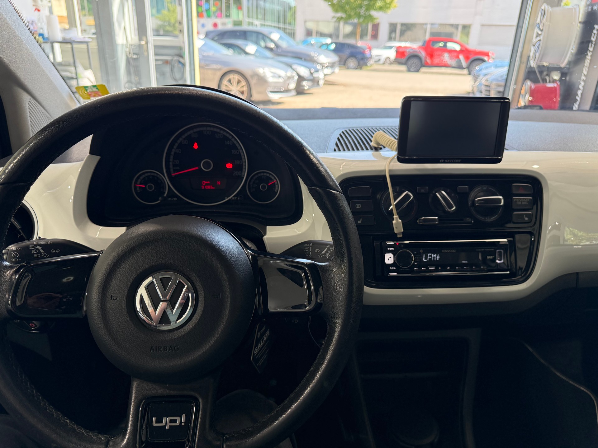VW Up 1.0 white up ASG-image-11