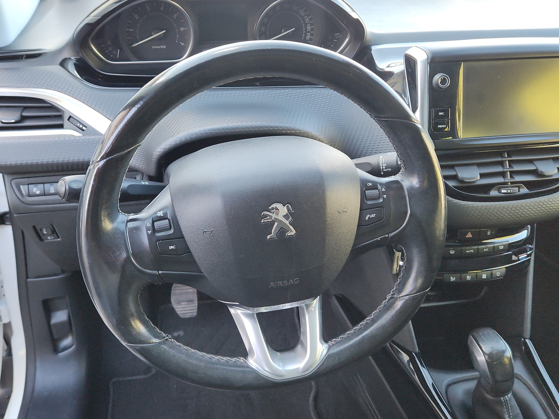 PEUGEOT 2008 1.2 PureTech Allure-image-9