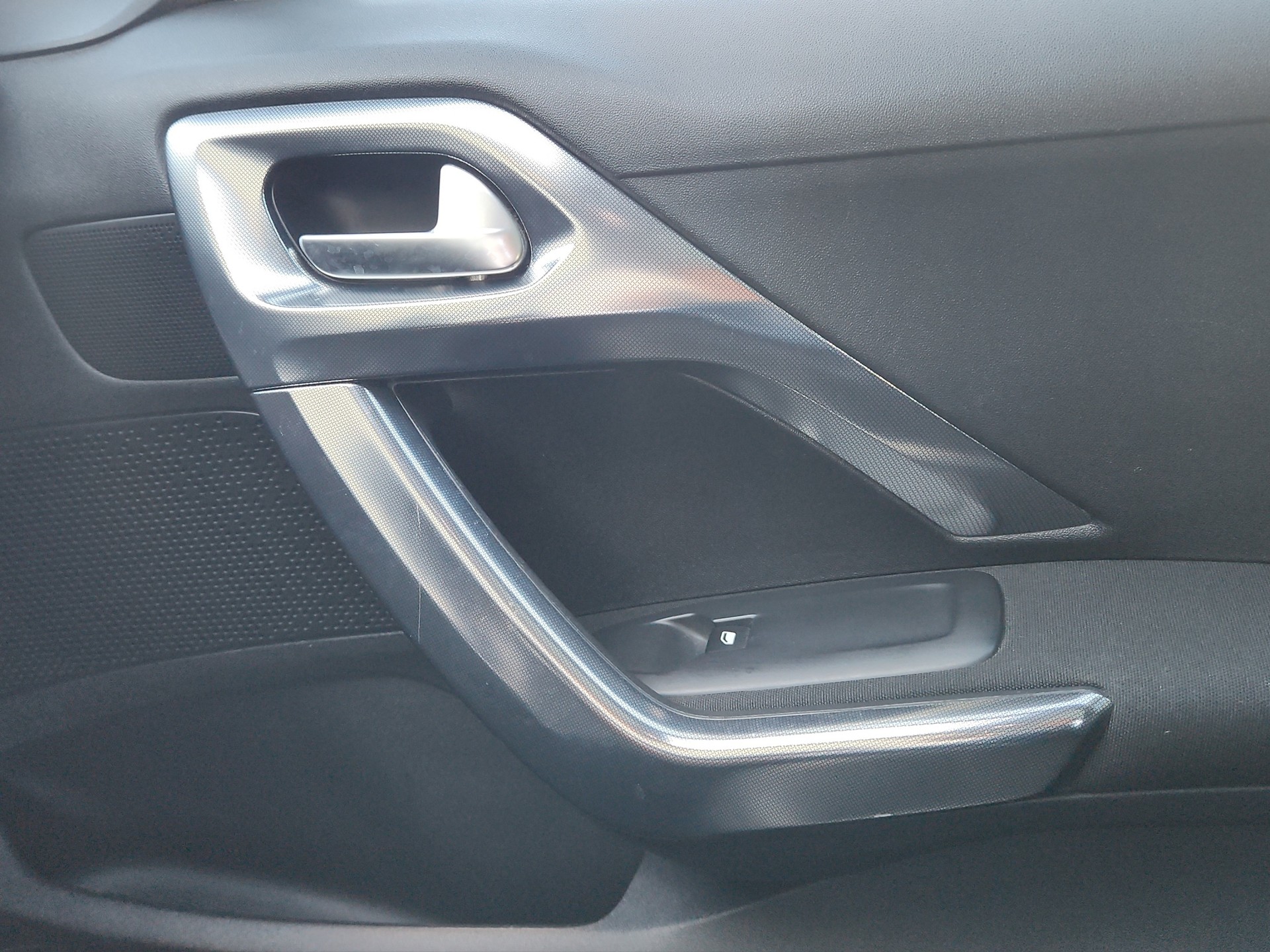 PEUGEOT 2008 1.2 PureTech Allure-image-14