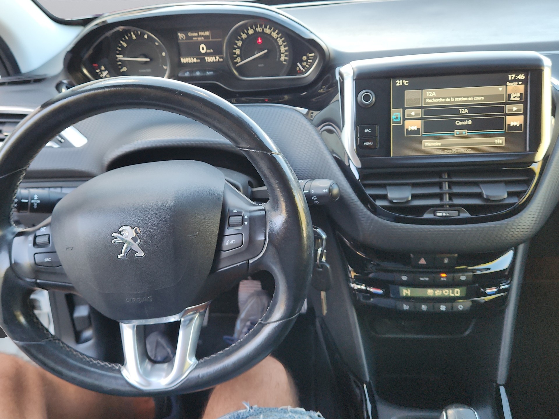 PEUGEOT 2008 1.2 PureTech Allure-image-12