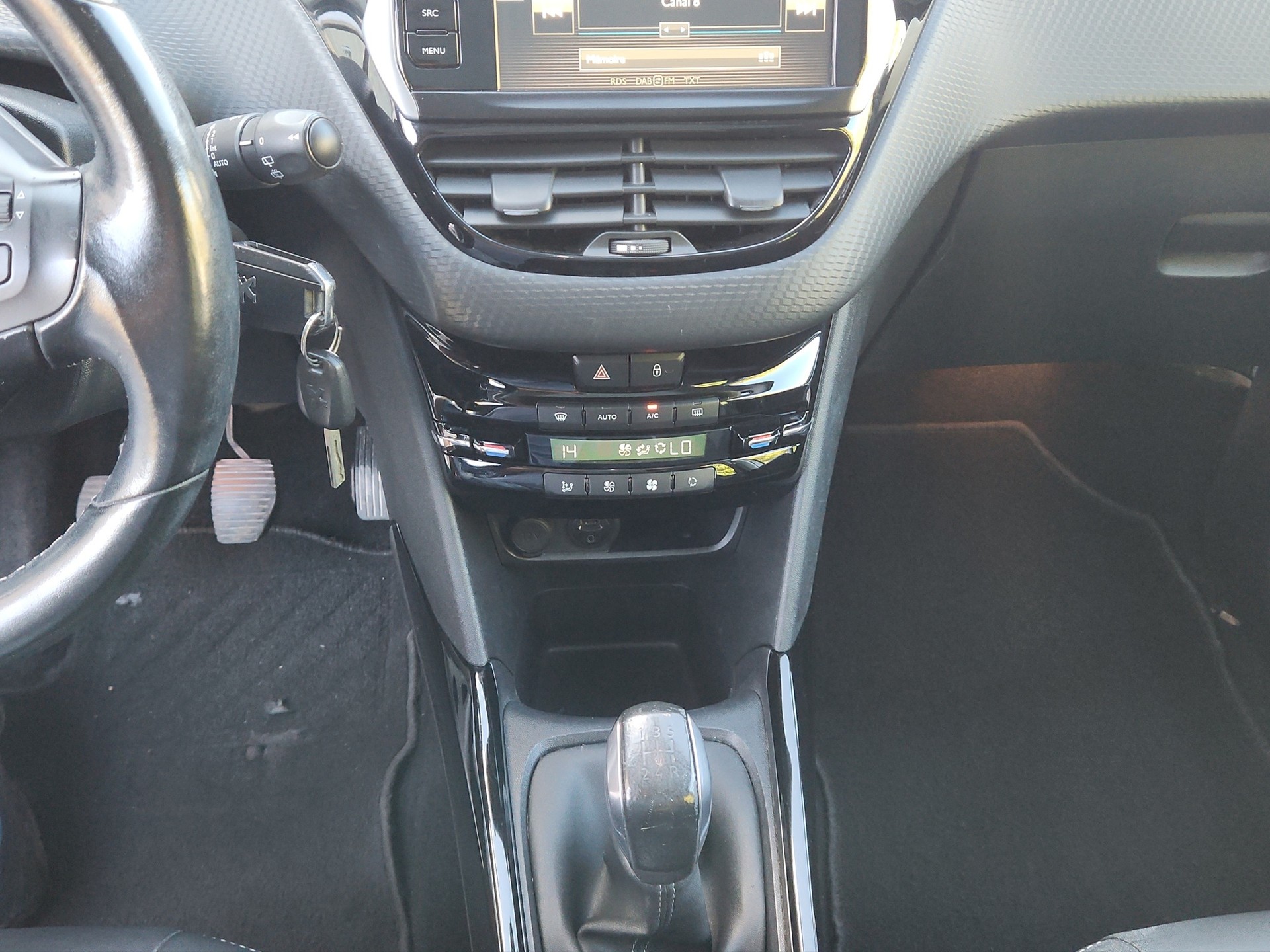 PEUGEOT 2008 1.2 PureTech Allure-image-13