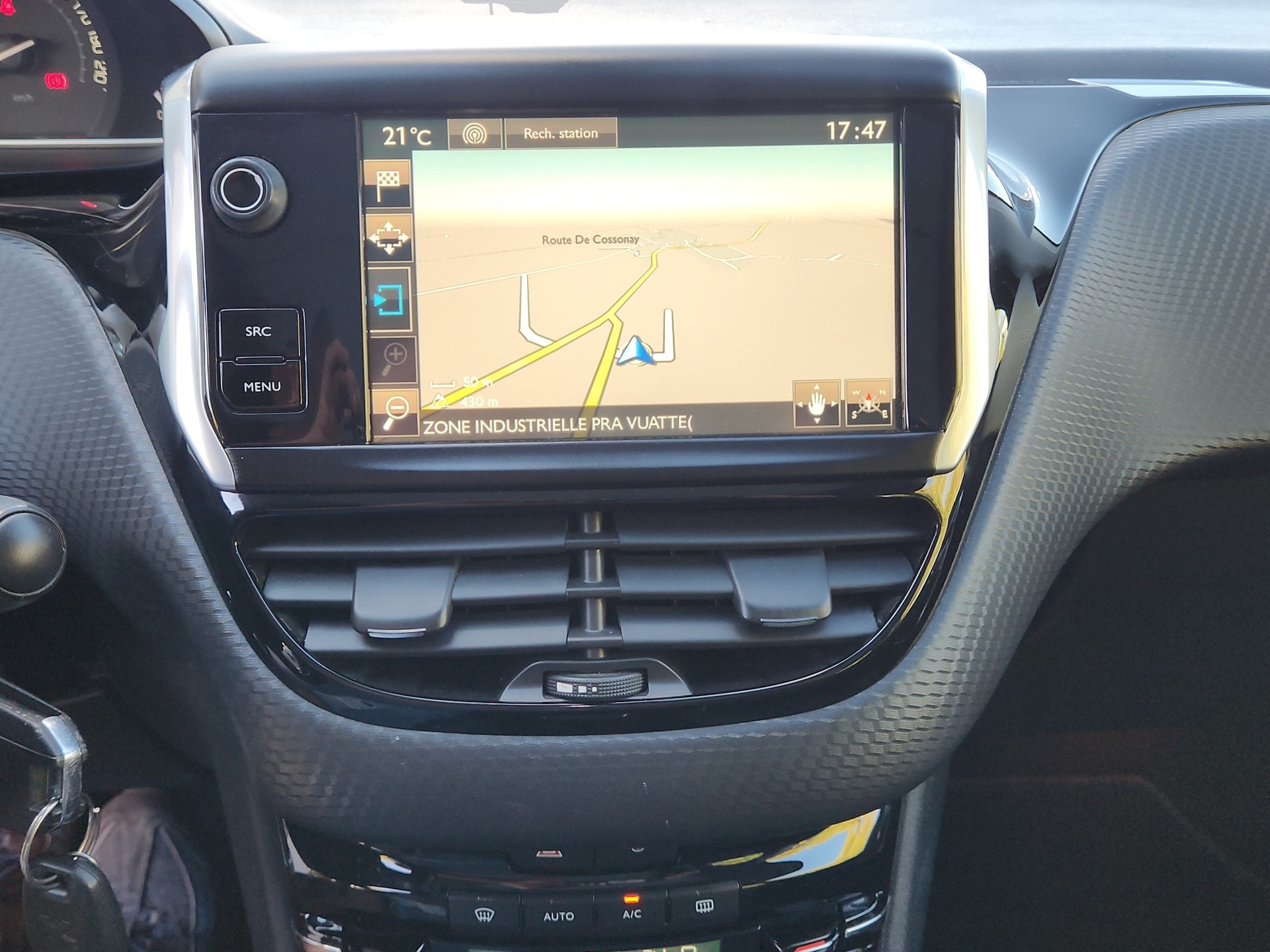 PEUGEOT 2008 1.2 PureTech Allure-image-15