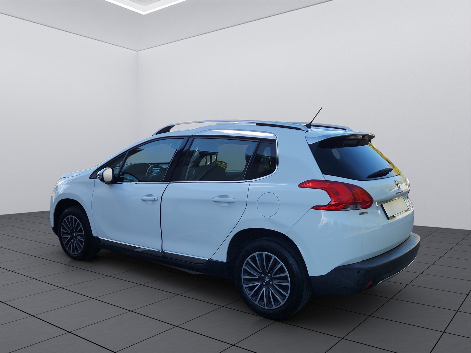 PEUGEOT 2008 1.2 PureTech Allure-image-3