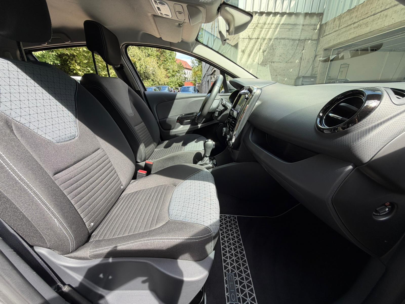RENAULT Clio 1.2 16V T Swiss Edition EDC-image-15