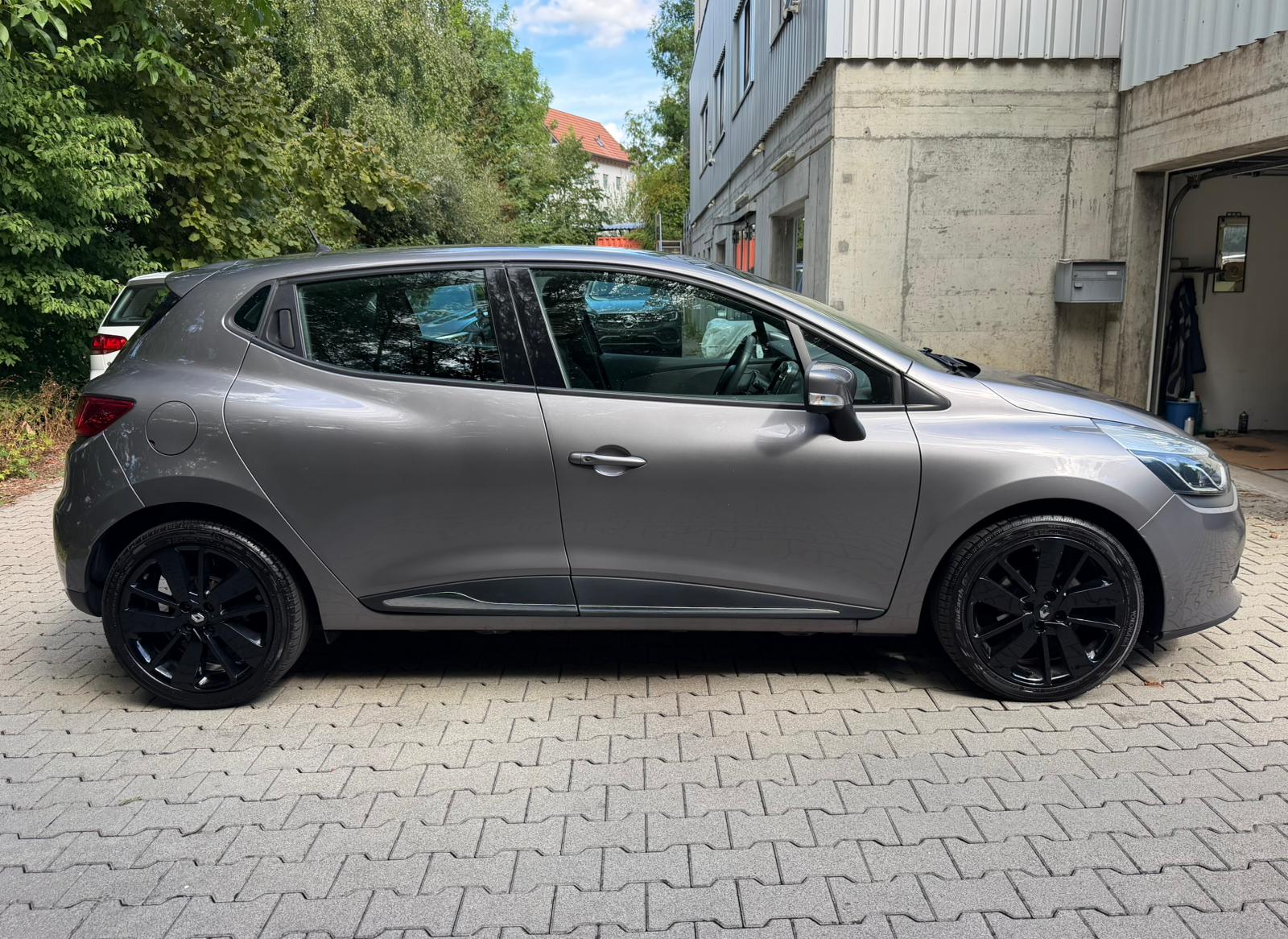 RENAULT Clio 1.2 16V T Swiss Edition EDC-image-5
