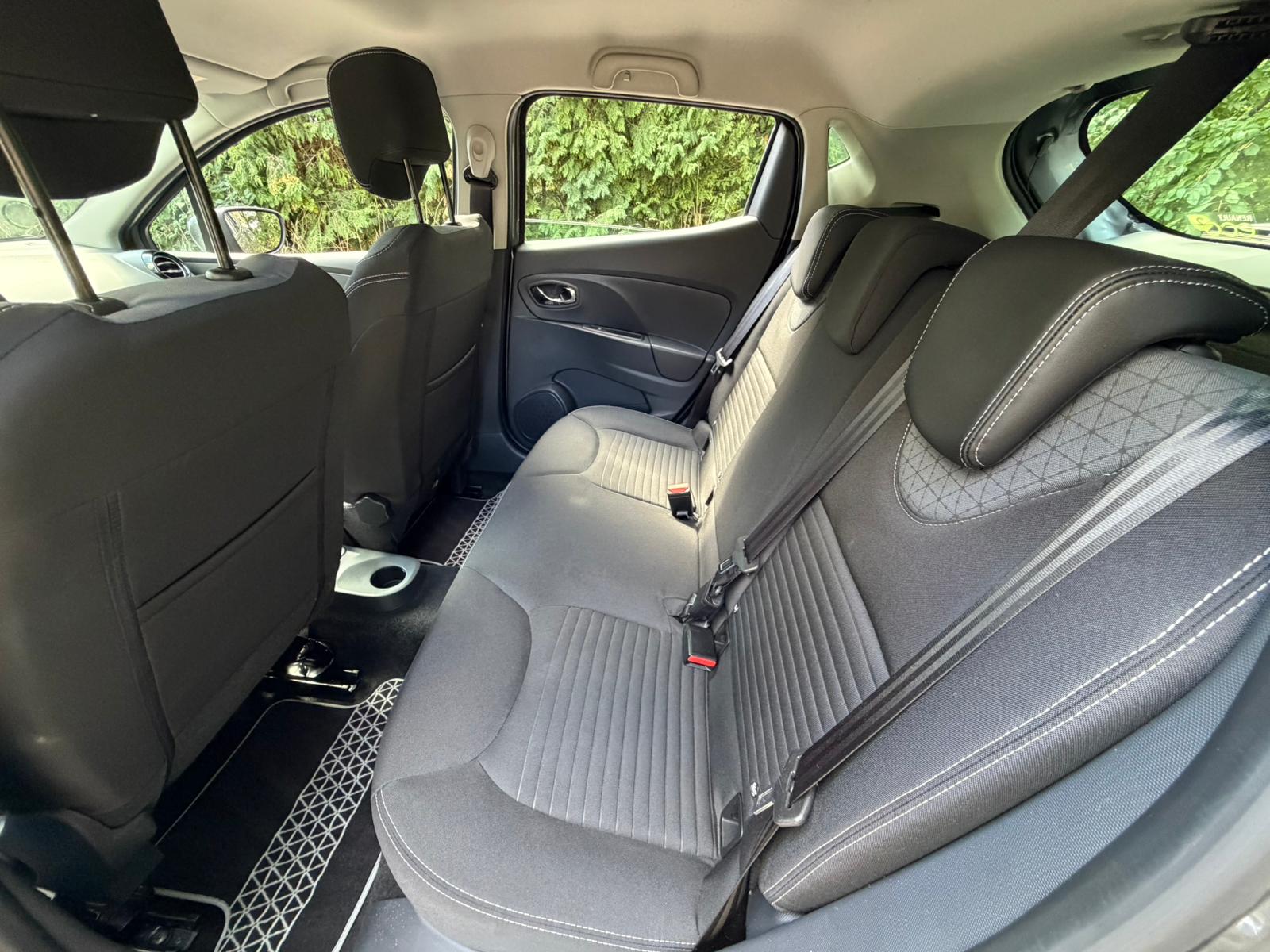 RENAULT Clio 1.2 16V T Swiss Edition EDC-image-12