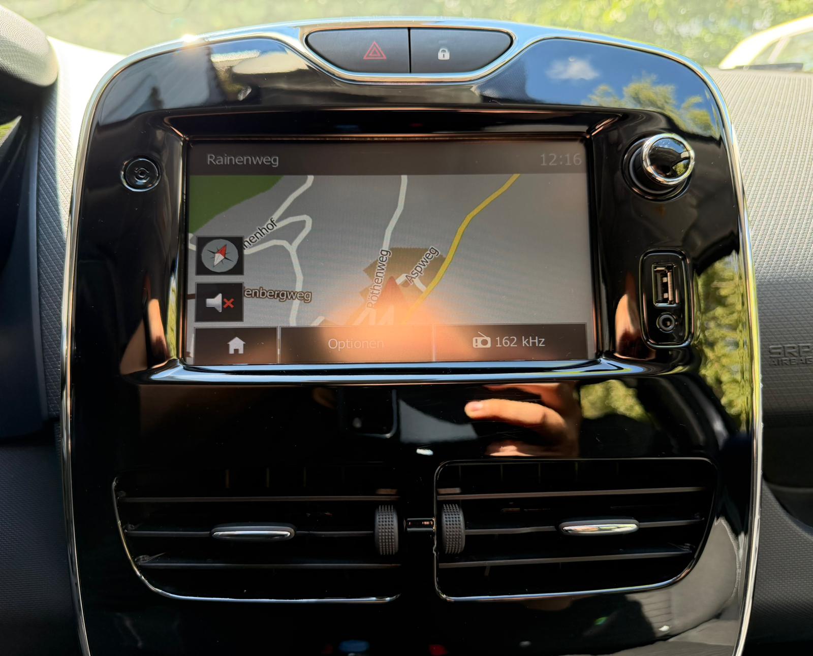 RENAULT Clio 1.2 16V T Swiss Edition EDC-image-21