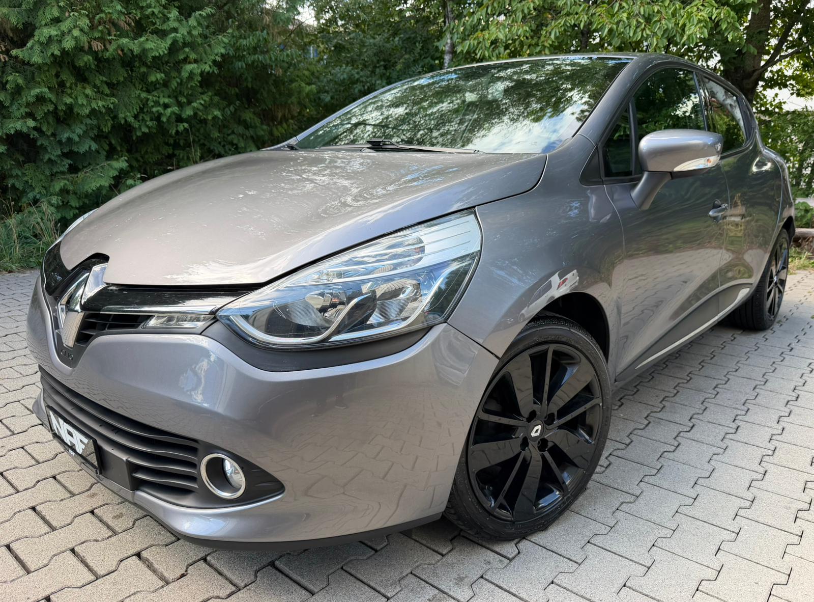 RENAULT Clio 1.2 16V T Swiss Edition EDC