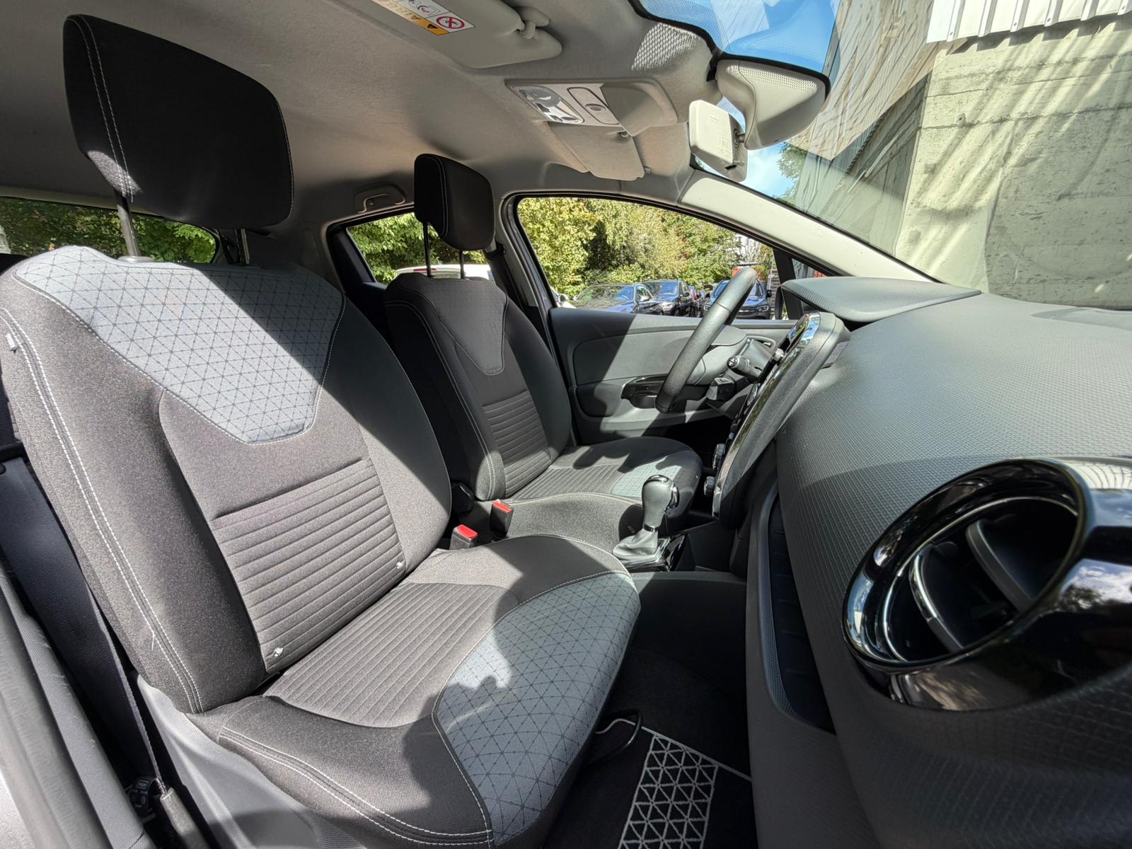 RENAULT Clio 1.2 16V T Swiss Edition EDC-image-16