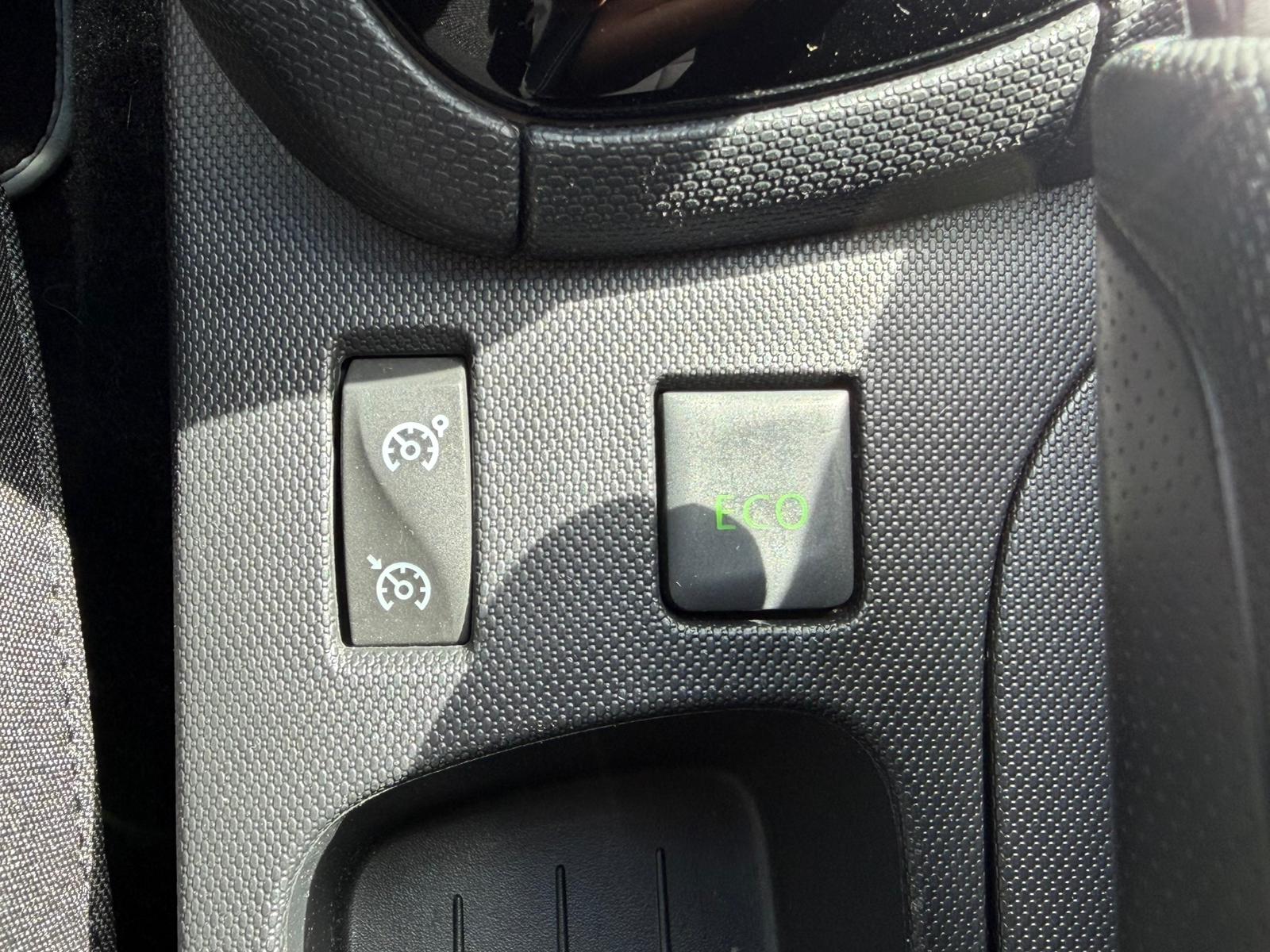 RENAULT Clio 1.2 16V T Swiss Edition EDC-image-22